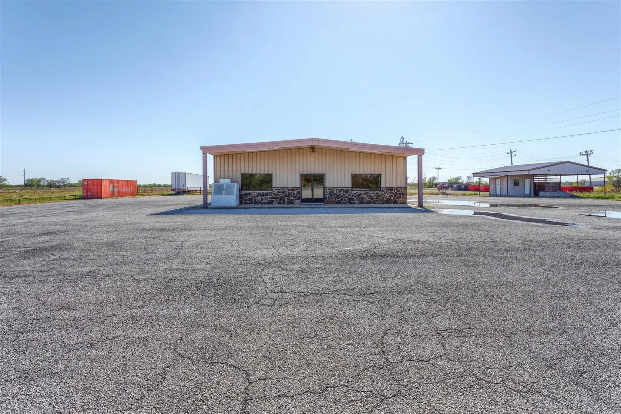 Industrial For Rent in Grayson County , 20110 W Hwy 56, Sherman, Texas 75092, 0, 0, Garage spaces, 0 Sqft, built in 2000, Preowned, Price $4,500, mls#21094771, Real Estate Agent in Sherman, Homes For Rent in Grayson county, Homes For Rent in Sherman, Realtor in Sherman Texas, Real Estate Brokerage Independent Realty Texas, Luminita Cordes Realtor