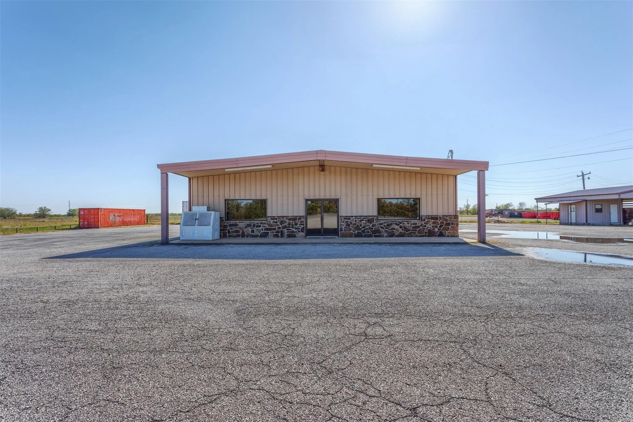 Industrial For Rent in Grayson County , 20110 W Hwy 56, Sherman, Texas 75092, 0, 0, Garage spaces, 0 Sqft, built in 2000, Preowned, Price $4,500, mls#21094771, Real Estate Agent in Sherman, Homes For Rent in Grayson county, Homes For Rent in Sherman, Realtor in Sherman Texas, Real Estate Brokerage Independent Realty Texas, Luminita Cordes Realtor