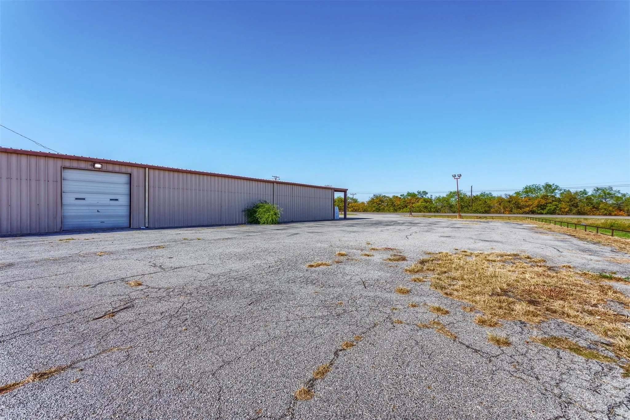 Industrial For Rent in Grayson County , 20110 W Hwy 56, Sherman, Texas 75092, 0, 0, Garage spaces, 0 Sqft, built in 2000, Preowned, Price $4,500, mls#21094771, Real Estate Agent in Sherman, Homes For Rent in Grayson county, Homes For Rent in Sherman, Realtor in Sherman Texas, Real Estate Brokerage Independent Realty Texas, Luminita Cordes Realtor