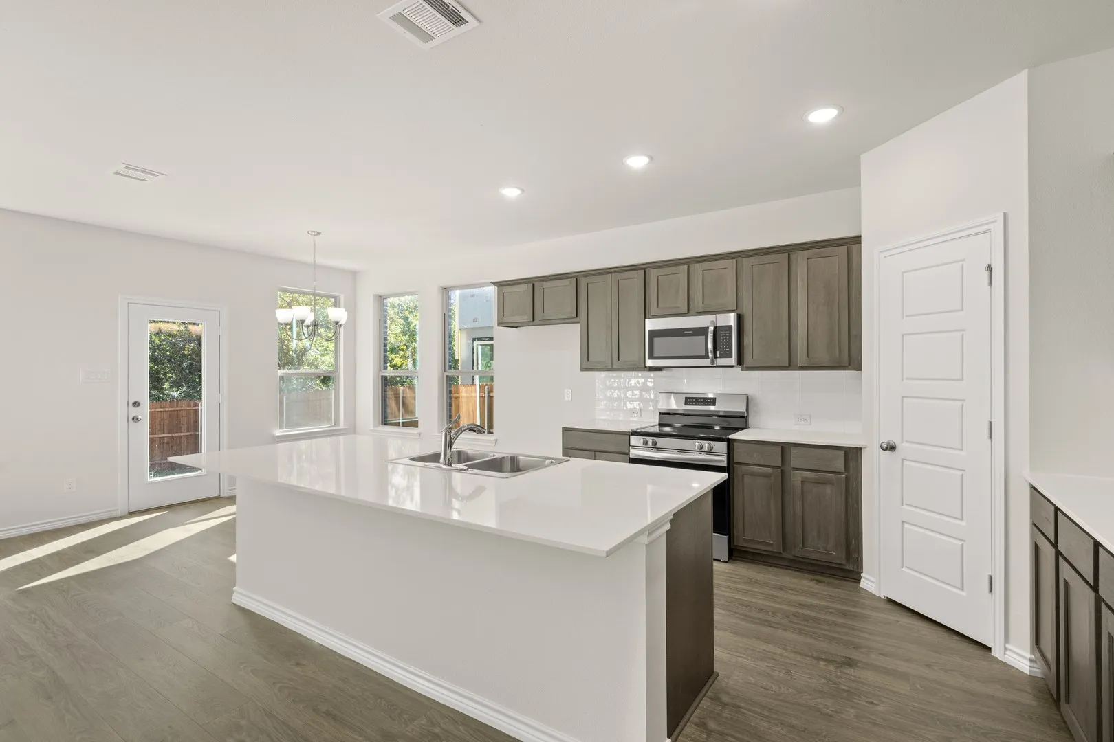 509-511 Mockingbird- Kitchen-1