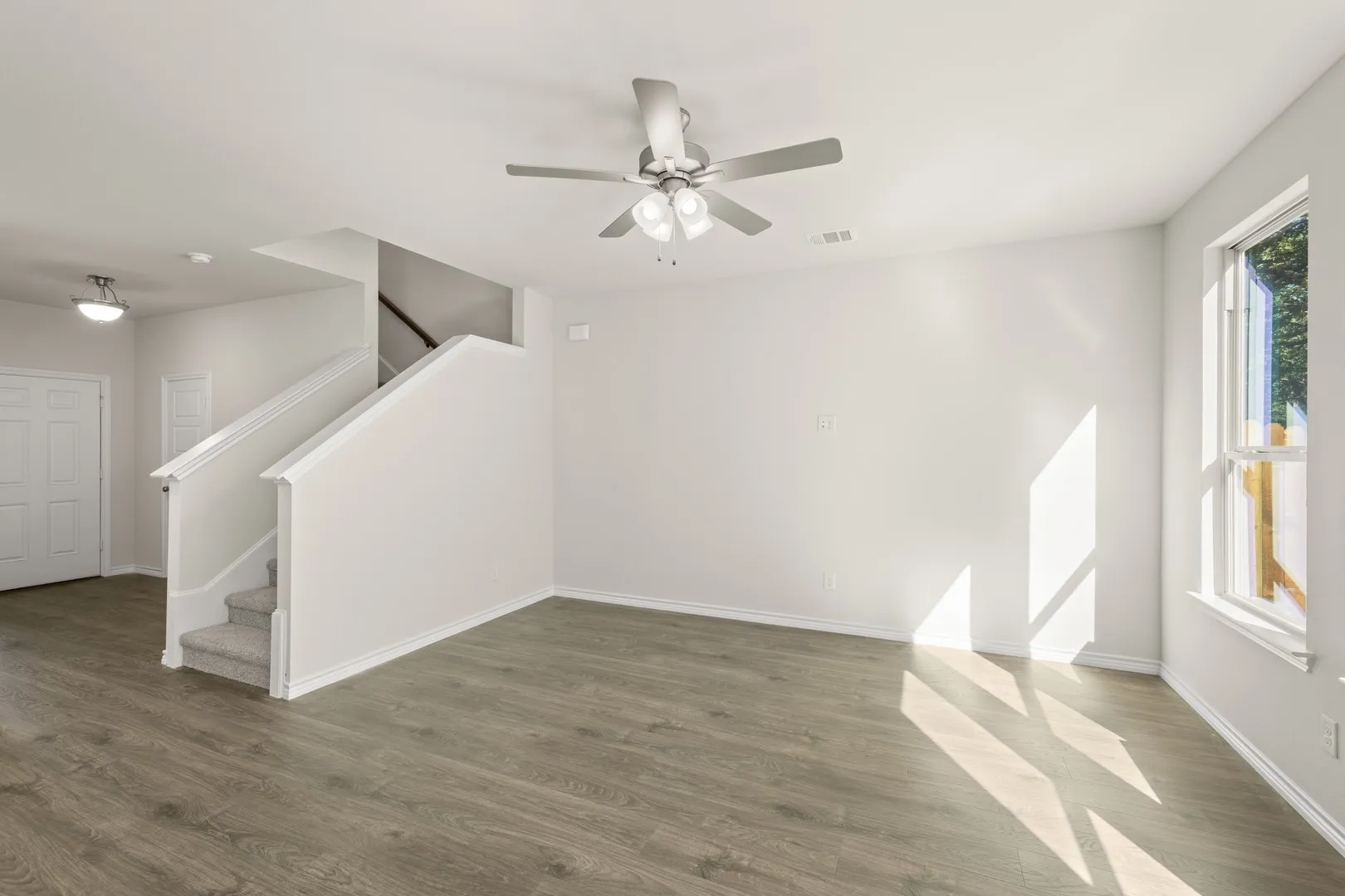 509-511 Mockingbird- Living Room-1