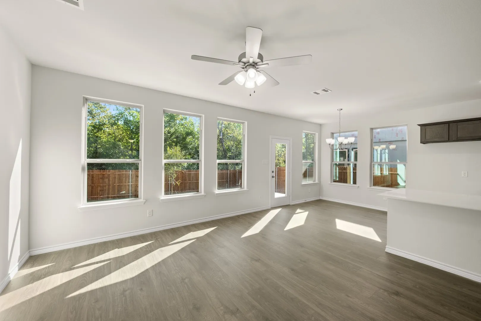 509-511 Mockingbird- Living Room-3