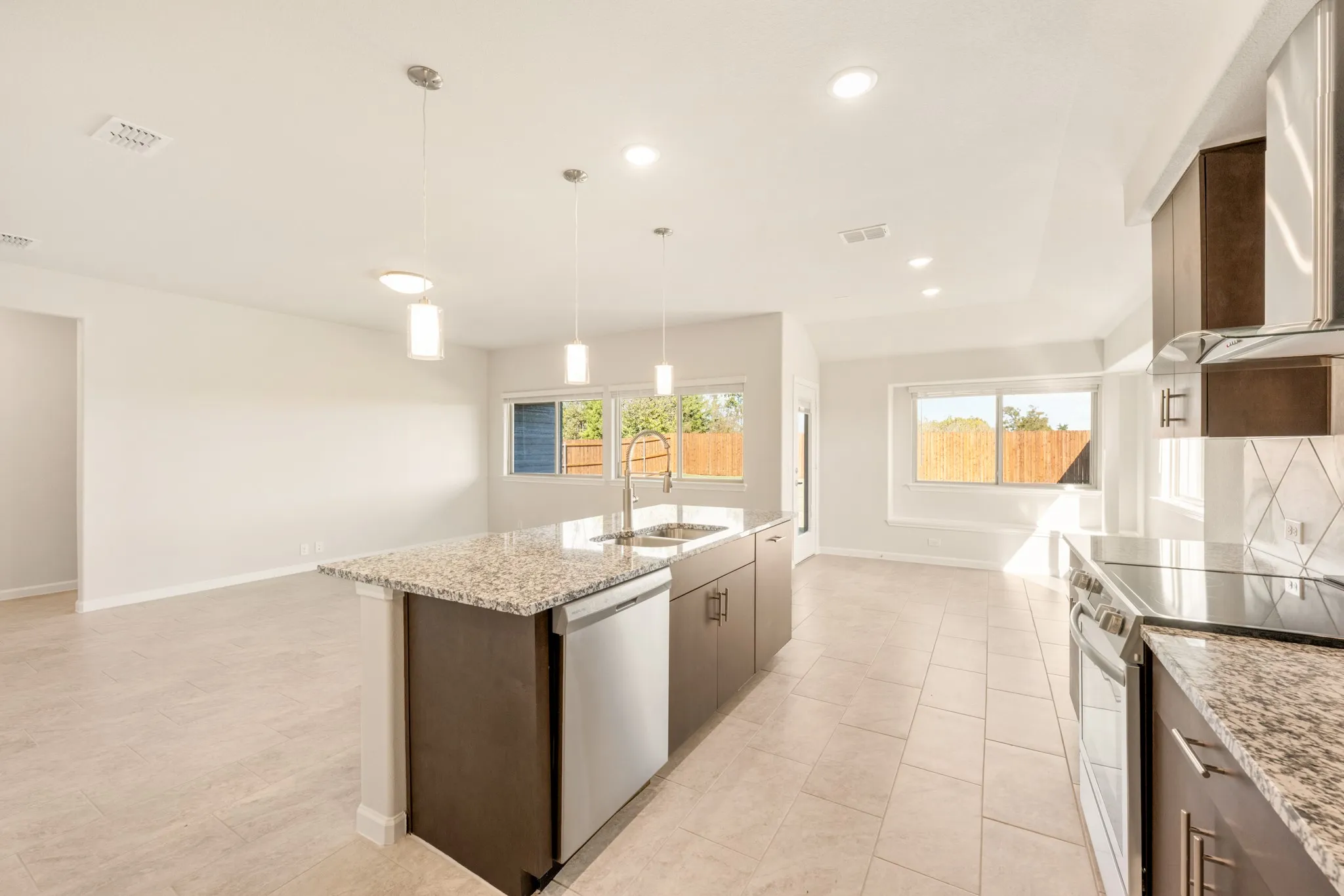 Single Family Residence For Sale in Kaufman County , 3666 Jordan Way, Kaufman, Texas 75142, 3 Bedroom, 2 Bathroom, 2 Garage spaces, 1,683 Sqft, built in 2025, New Construction - Complete, mls#21094906, Real Estate Agent in Kaufman, Homes For Sale in Kaufman county, Homes For Sale in Kaufman, Realtor in Kaufman Texas, Real Estate Brokerage Independent Realty Texas, Luminita Cordes Realtor