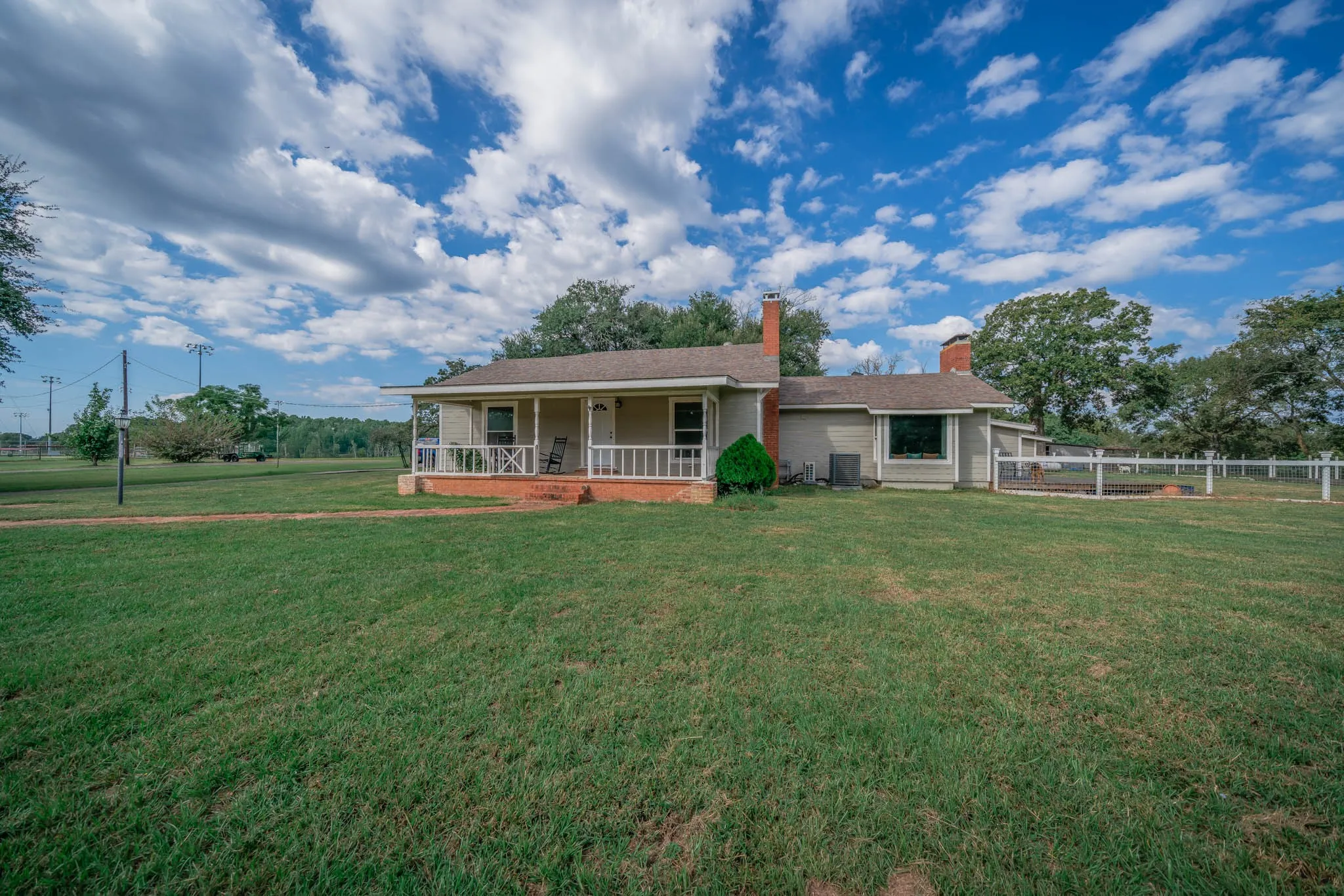 Single Family Residence For Sale in Cherokee County , 1901 Byrd Rd., Jacksonville, Texas 75766, 4 Bedroom, 3 Bathroom, Garage spaces, 2,857 Sqft, built in 1920, Preowned, mls#21090271, Real Estate Agent in Jacksonville, Homes For Sale in Cherokee county, Homes For Sale in Jacksonville, Realtor in Jacksonville Texas, Real Estate Brokerage Independent Realty Texas, Luminita Cordes Realtor