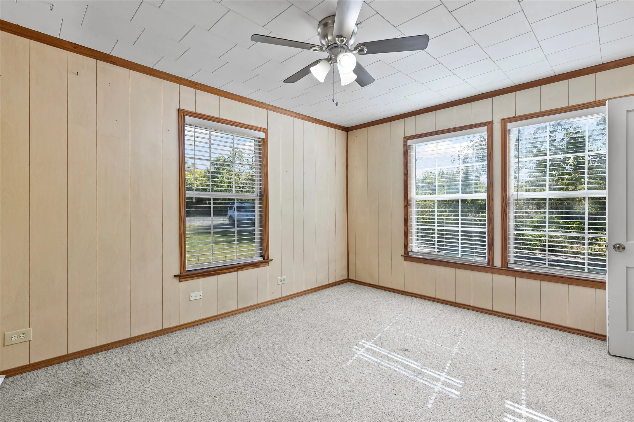 Single Family Residence For Sale in Fannin County , 962 Hwy 50, Ladonia, Texas 75449, 2 Bedroom, 2 Bathroom, 2 Garage spaces, 1,460 Sqft, built in 1949, mls#21093565, Real Estate Agent in Ladonia, Homes For Sale in Fannin county, Homes For Sale in Ladonia, Realtor in Ladonia Texas, Real Estate Brokerage Independent Realty Texas, Luminita Cordes Realtor