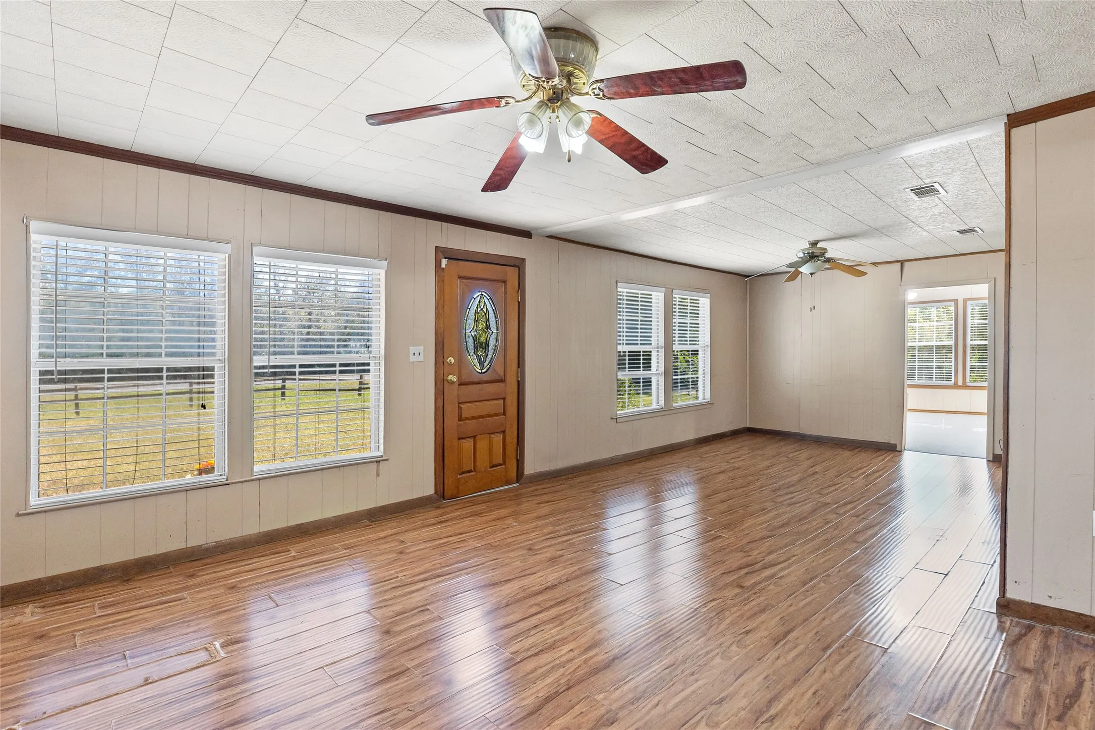 Single Family Residence For Sale in Fannin County , 962 Hwy 50, Ladonia, Texas 75449, 2 Bedroom, 2 Bathroom, 2 Garage spaces, 1,460 Sqft, built in 1949, mls#21093565, Real Estate Agent in Ladonia, Homes For Sale in Fannin county, Homes For Sale in Ladonia, Realtor in Ladonia Texas, Real Estate Brokerage Independent Realty Texas, Luminita Cordes Realtor