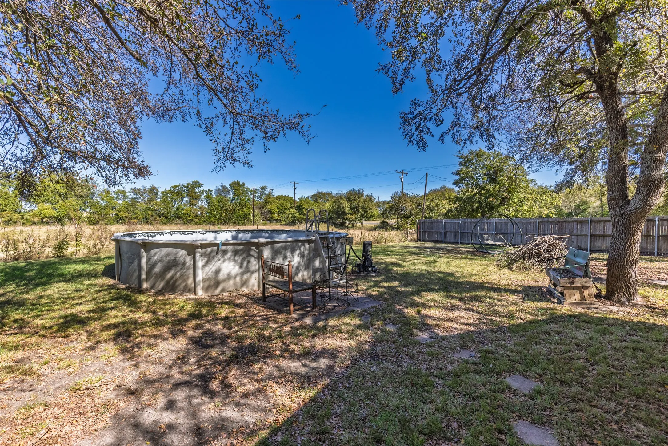 Single Family Residence For Sale in Fannin County , 962 Hwy 50, Ladonia, Texas 75449, 2 Bedroom, 2 Bathroom, 2 Garage spaces, 1,460 Sqft, built in 1949, mls#21093565, Real Estate Agent in Ladonia, Homes For Sale in Fannin county, Homes For Sale in Ladonia, Realtor in Ladonia Texas, Real Estate Brokerage Independent Realty Texas, Luminita Cordes Realtor