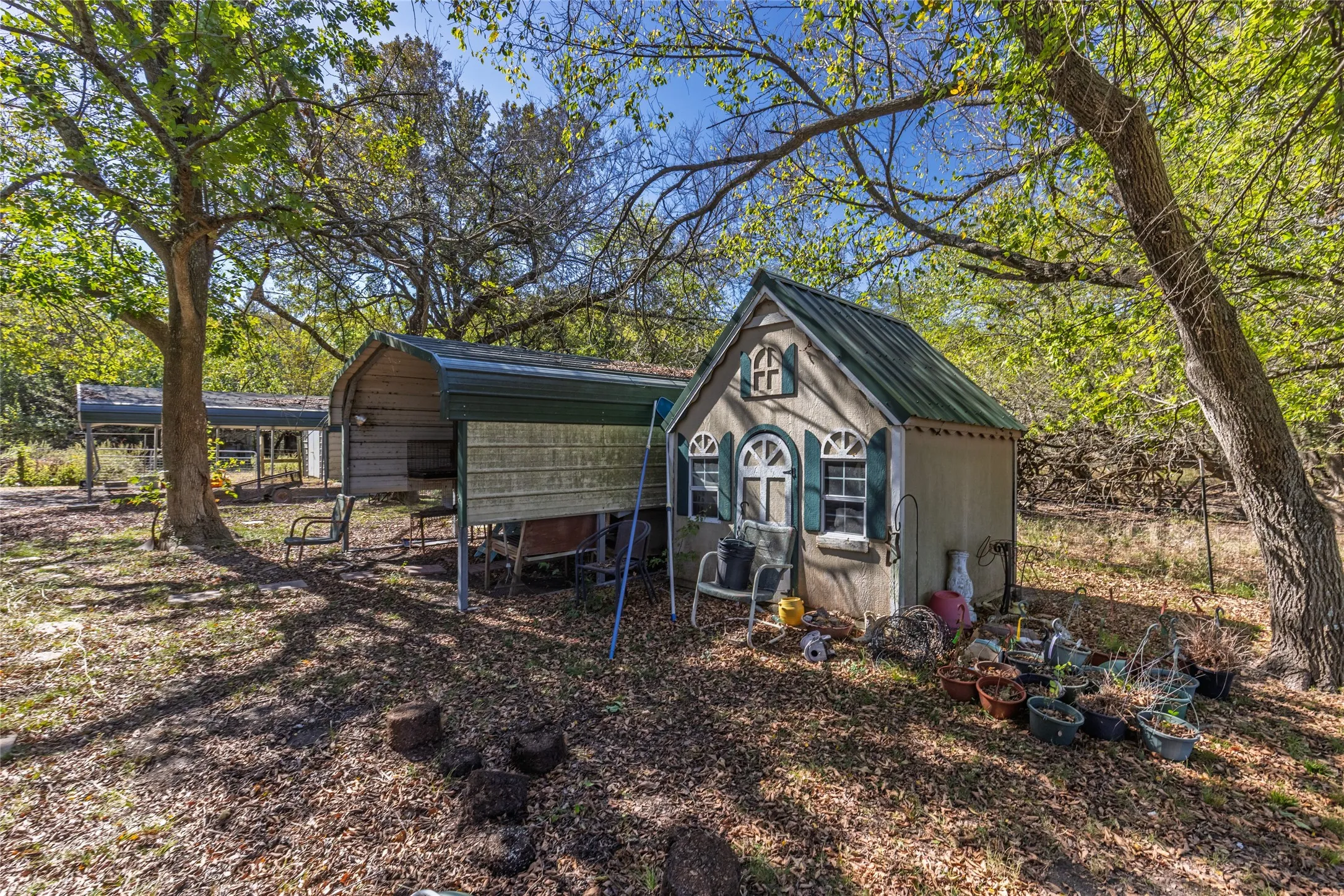 Single Family Residence For Sale in Fannin County , 962 Hwy 50, Ladonia, Texas 75449, 2 Bedroom, 2 Bathroom, 2 Garage spaces, 1,460 Sqft, built in 1949, mls#21093565, Real Estate Agent in Ladonia, Homes For Sale in Fannin county, Homes For Sale in Ladonia, Realtor in Ladonia Texas, Real Estate Brokerage Independent Realty Texas, Luminita Cordes Realtor