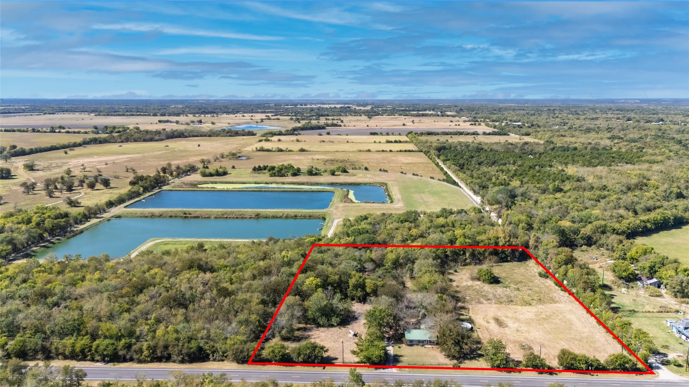 Single Family Residence For Sale in Fannin County , 962 Hwy 50, Ladonia, Texas 75449, 2 Bedroom, 2 Bathroom, 2 Garage spaces, 1,460 Sqft, built in 1949, mls#21093565, Real Estate Agent in Ladonia, Homes For Sale in Fannin county, Homes For Sale in Ladonia, Realtor in Ladonia Texas, Real Estate Brokerage Independent Realty Texas, Luminita Cordes Realtor