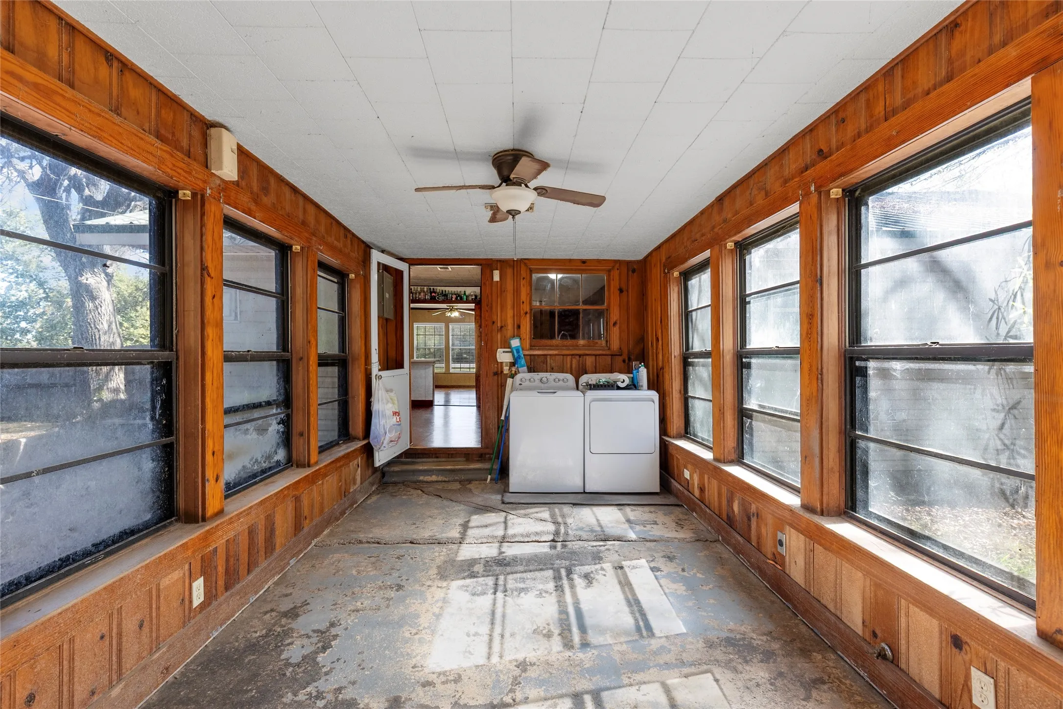 Single Family Residence For Sale in Fannin County , 962 Hwy 50, Ladonia, Texas 75449, 2 Bedroom, 2 Bathroom, 2 Garage spaces, 1,460 Sqft, built in 1949, mls#21093565, Real Estate Agent in Ladonia, Homes For Sale in Fannin county, Homes For Sale in Ladonia, Realtor in Ladonia Texas, Real Estate Brokerage Independent Realty Texas, Luminita Cordes Realtor