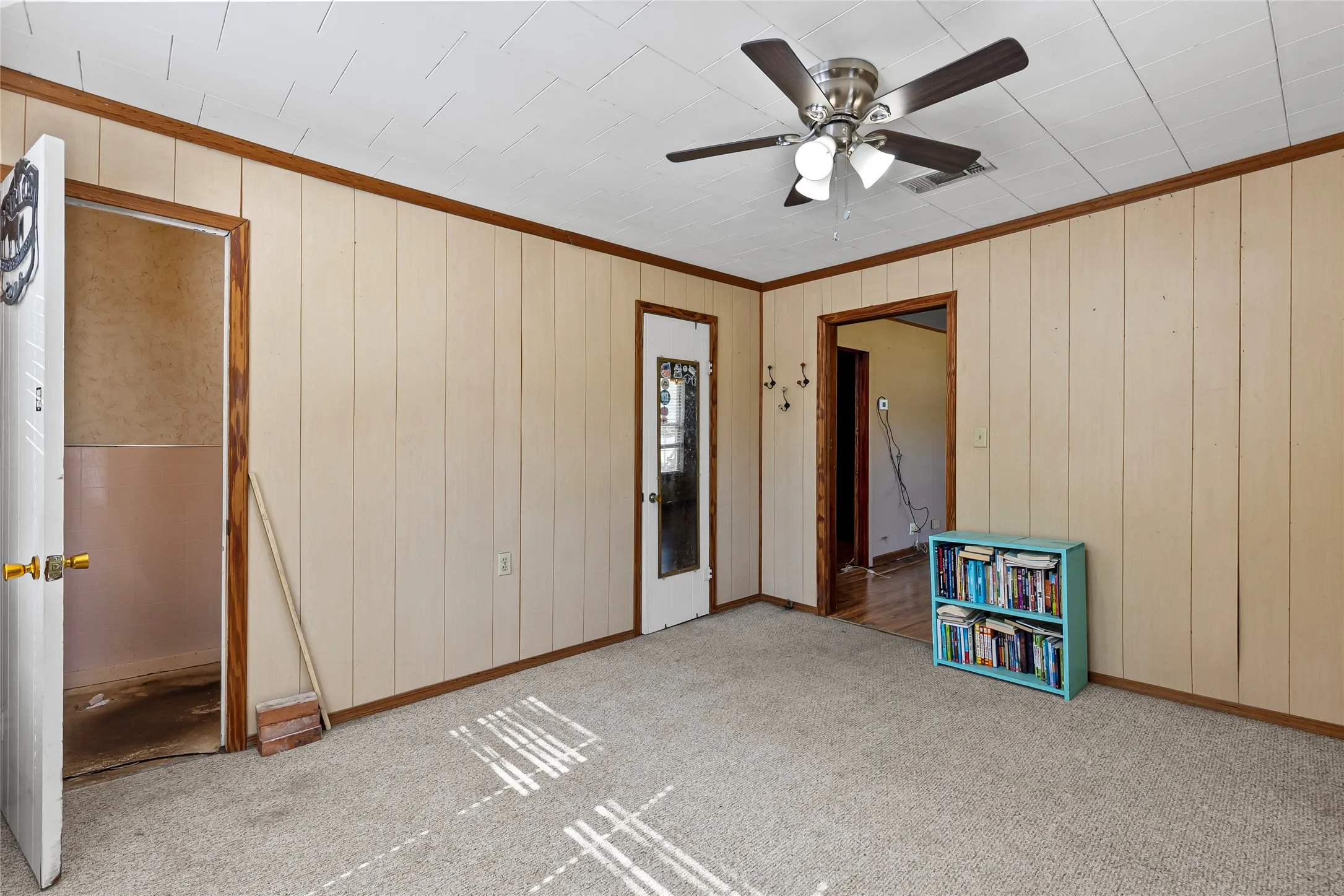 Single Family Residence For Sale in Fannin County , 962 Hwy 50, Ladonia, Texas 75449, 2 Bedroom, 2 Bathroom, 2 Garage spaces, 1,460 Sqft, built in 1949, mls#21093565, Real Estate Agent in Ladonia, Homes For Sale in Fannin county, Homes For Sale in Ladonia, Realtor in Ladonia Texas, Real Estate Brokerage Independent Realty Texas, Luminita Cordes Realtor