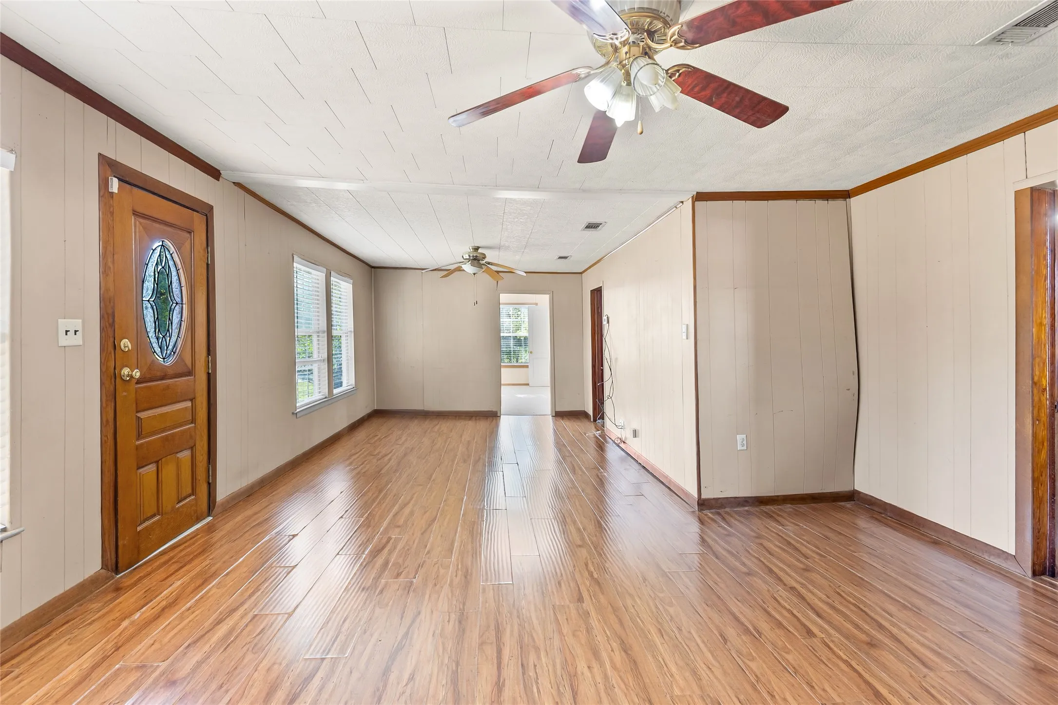 Single Family Residence For Sale in Fannin County , 962 Hwy 50, Ladonia, Texas 75449, 2 Bedroom, 2 Bathroom, 2 Garage spaces, 1,460 Sqft, built in 1949, mls#21093565, Real Estate Agent in Ladonia, Homes For Sale in Fannin county, Homes For Sale in Ladonia, Realtor in Ladonia Texas, Real Estate Brokerage Independent Realty Texas, Luminita Cordes Realtor