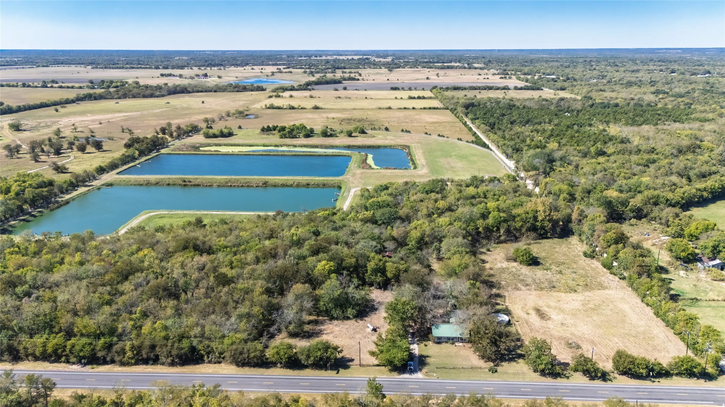Single Family Residence For Sale in Fannin County , 962 Hwy 50, Ladonia, Texas 75449, 2 Bedroom, 2 Bathroom, 2 Garage spaces, 1,460 Sqft, built in 1949, mls#21093565, Real Estate Agent in Ladonia, Homes For Sale in Fannin county, Homes For Sale in Ladonia, Realtor in Ladonia Texas, Real Estate Brokerage Independent Realty Texas, Luminita Cordes Realtor