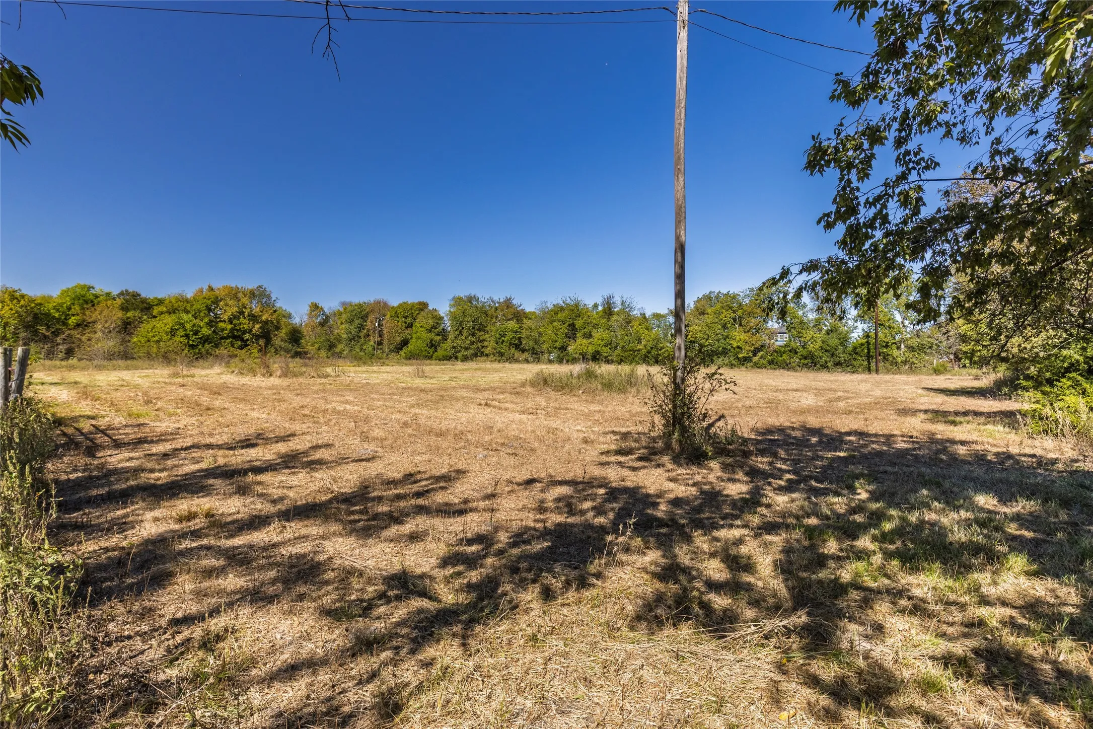 Single Family Residence For Sale in Fannin County , 962 Hwy 50, Ladonia, Texas 75449, 2 Bedroom, 2 Bathroom, 2 Garage spaces, 1,460 Sqft, built in 1949, mls#21093565, Real Estate Agent in Ladonia, Homes For Sale in Fannin county, Homes For Sale in Ladonia, Realtor in Ladonia Texas, Real Estate Brokerage Independent Realty Texas, Luminita Cordes Realtor