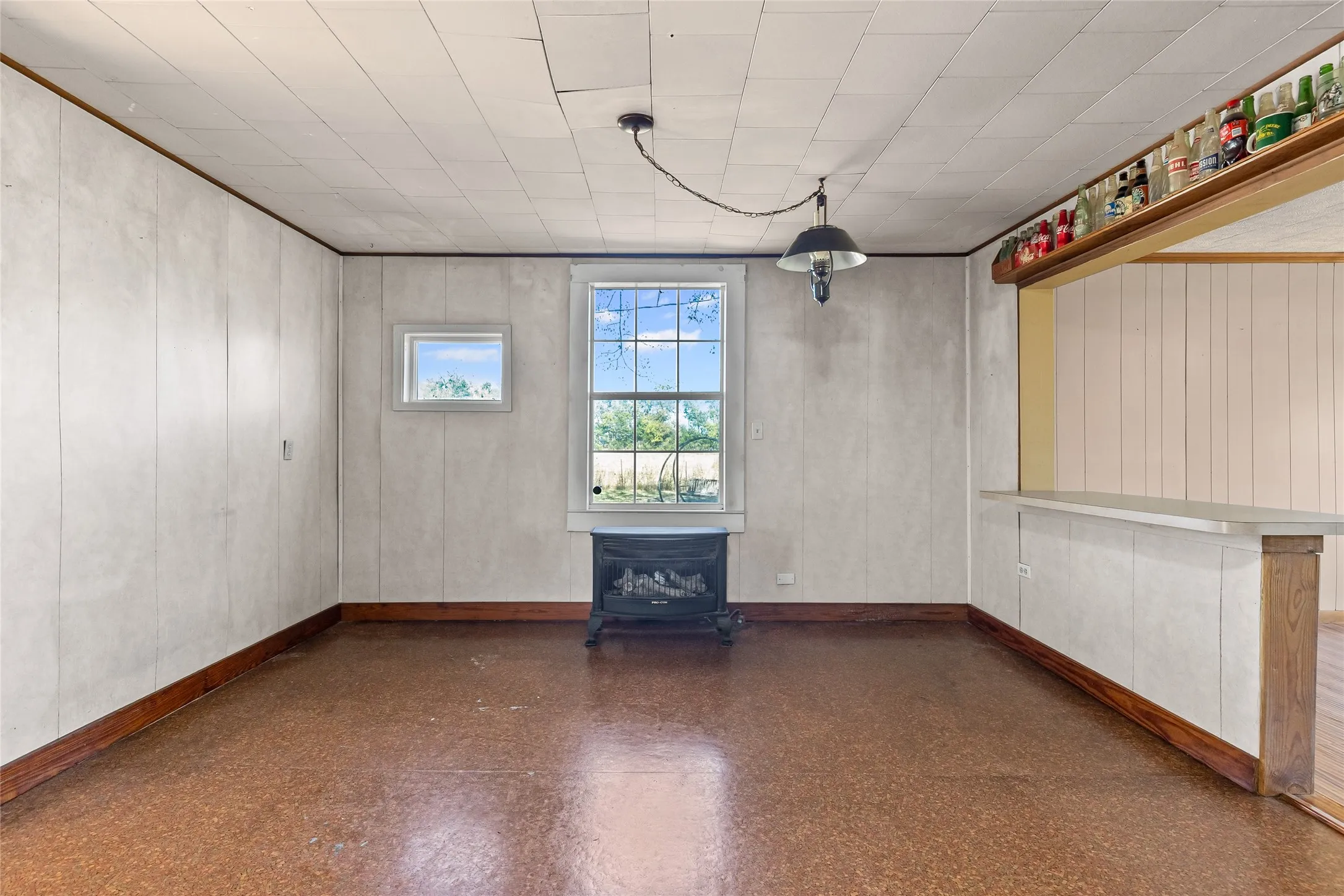 Single Family Residence For Sale in Fannin County , 962 Hwy 50, Ladonia, Texas 75449, 2 Bedroom, 2 Bathroom, 2 Garage spaces, 1,460 Sqft, built in 1949, mls#21093565, Real Estate Agent in Ladonia, Homes For Sale in Fannin county, Homes For Sale in Ladonia, Realtor in Ladonia Texas, Real Estate Brokerage Independent Realty Texas, Luminita Cordes Realtor