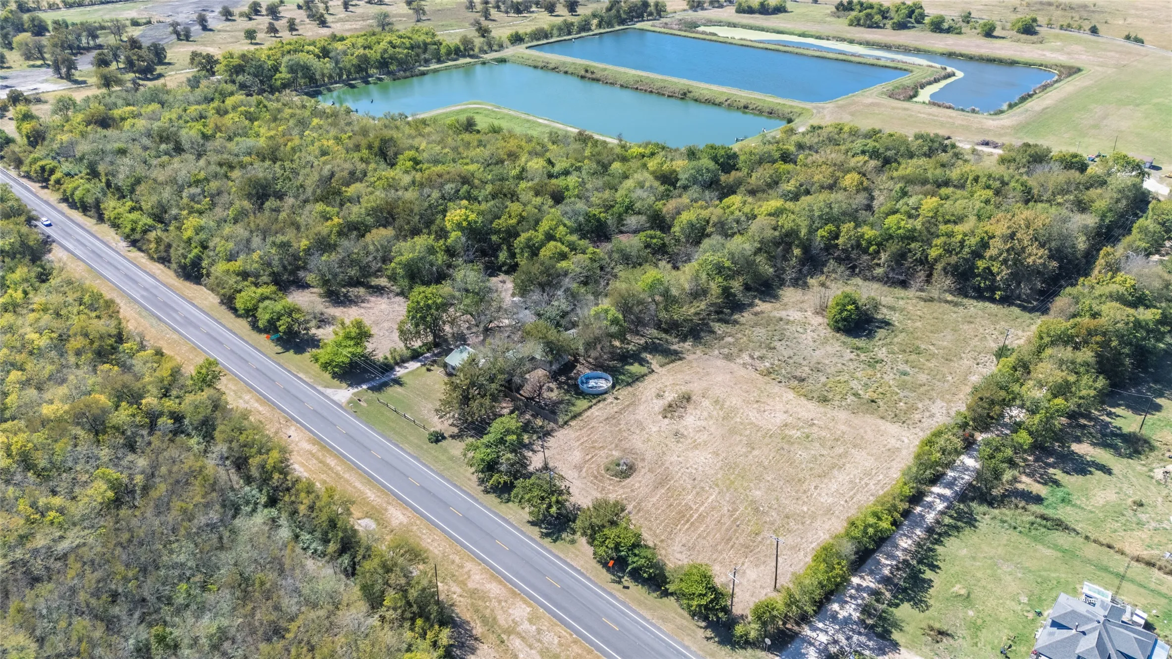 Single Family Residence For Sale in Fannin County , 962 Hwy 50, Ladonia, Texas 75449, 2 Bedroom, 2 Bathroom, 2 Garage spaces, 1,460 Sqft, built in 1949, mls#21093565, Real Estate Agent in Ladonia, Homes For Sale in Fannin county, Homes For Sale in Ladonia, Realtor in Ladonia Texas, Real Estate Brokerage Independent Realty Texas, Luminita Cordes Realtor