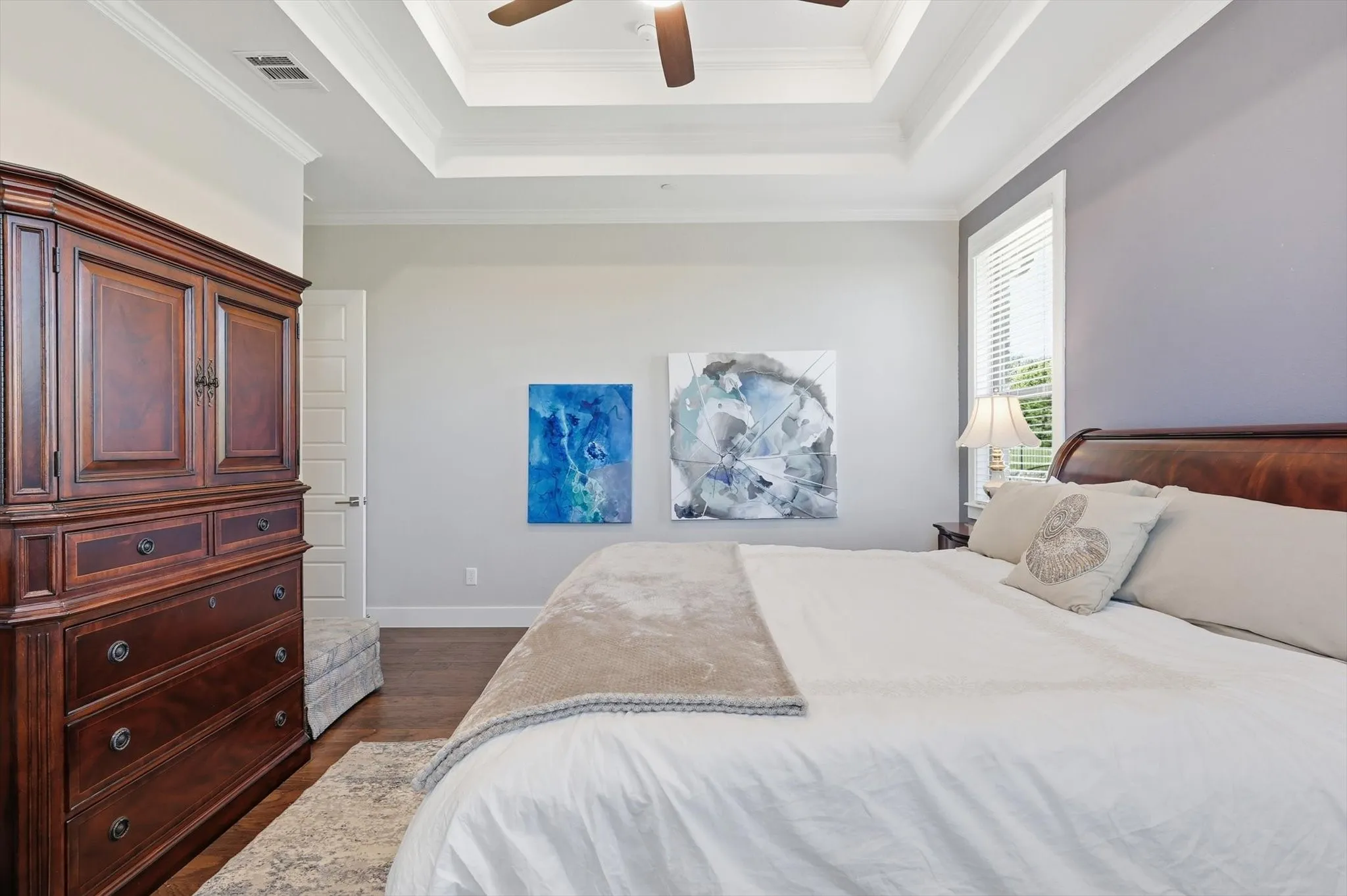 Ample room for a variety of furniture.