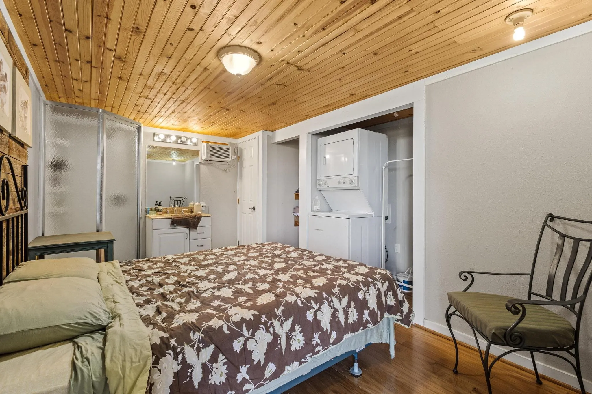 Guest apartment lower level bedroom, full bath and WD connections