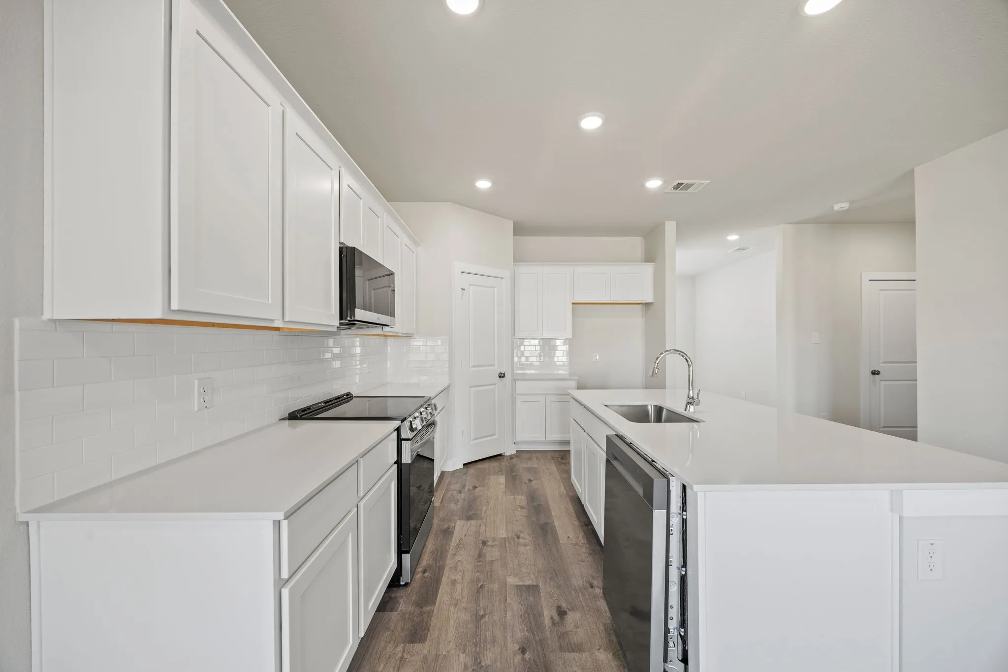 Single Family Residence For Sale in Tarrant County , 1001 Park Oak Lane, Crowley, Texas 76036, 3 Bedroom, 2 Bathroom, 2 Garage spaces, 1,786 Sqft, built in 2025, New Construction - Complete, mls#21095372, Real Estate Agent in Crowley, Homes For Sale in Tarrant county, Homes For Sale in Crowley, Realtor in Crowley Texas, Real Estate Brokerage Independent Realty Texas, Luminita Cordes Realtor