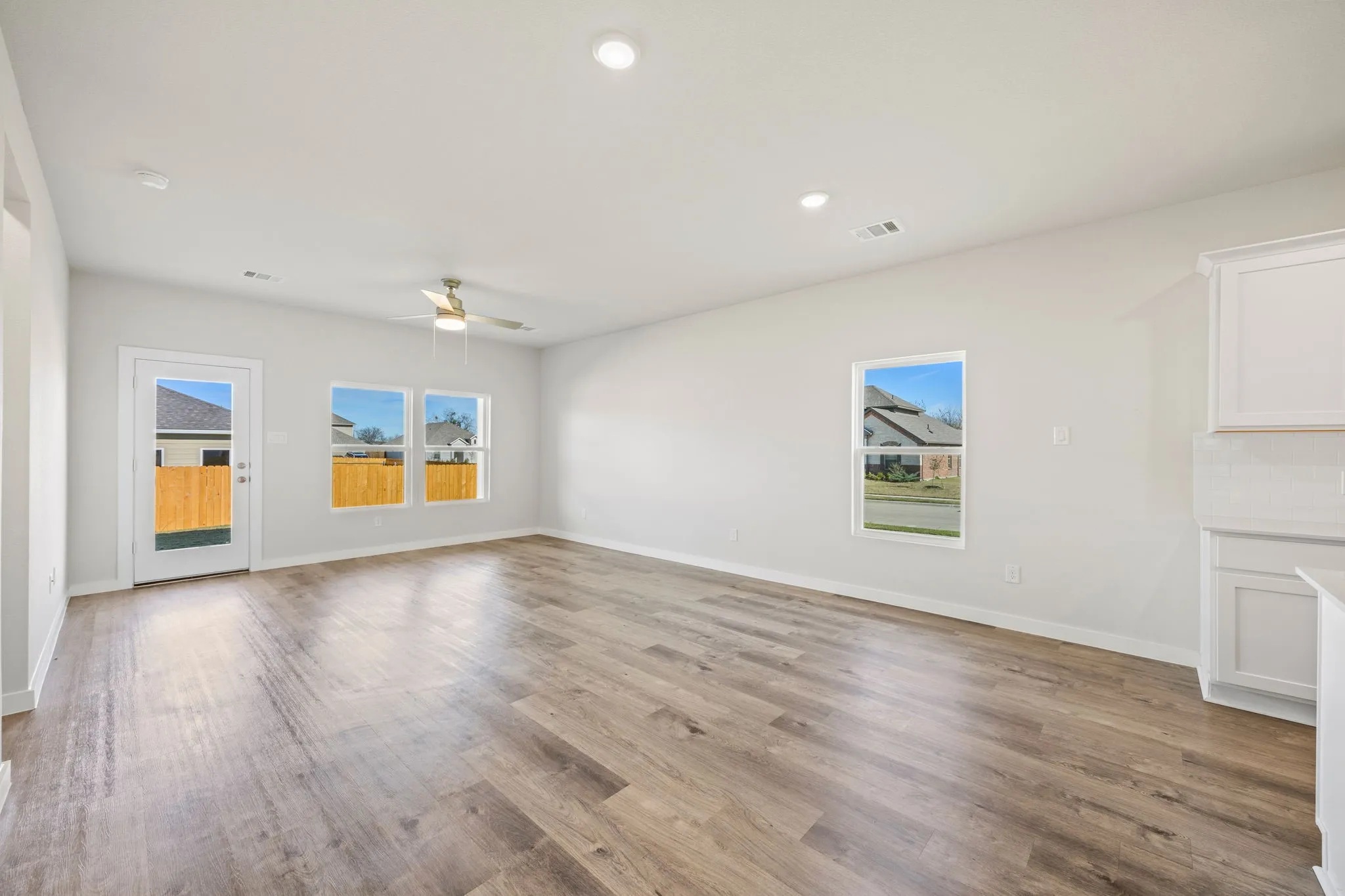 Single Family Residence For Sale in Tarrant County , 1001 Park Oak Lane, Crowley, Texas 76036, 3 Bedroom, 2 Bathroom, 2 Garage spaces, 1,786 Sqft, built in 2025, New Construction - Complete, mls#21095372, Real Estate Agent in Crowley, Homes For Sale in Tarrant county, Homes For Sale in Crowley, Realtor in Crowley Texas, Real Estate Brokerage Independent Realty Texas, Luminita Cordes Realtor
