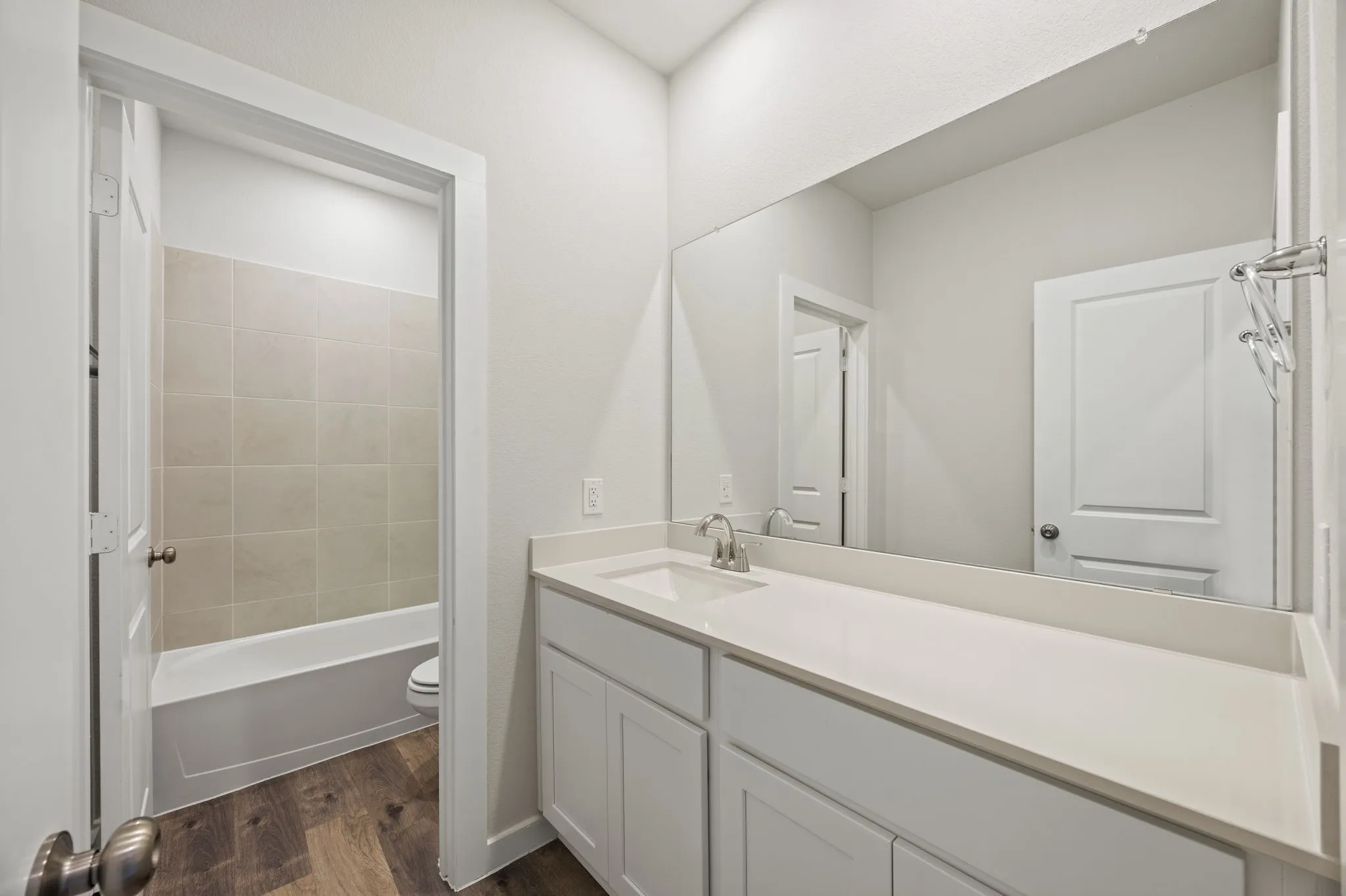 Single Family Residence For Sale in Tarrant County , 1001 Park Oak Lane, Crowley, Texas 76036, 3 Bedroom, 2 Bathroom, 2 Garage spaces, 1,786 Sqft, built in 2025, New Construction - Complete, mls#21095372, Real Estate Agent in Crowley, Homes For Sale in Tarrant county, Homes For Sale in Crowley, Realtor in Crowley Texas, Real Estate Brokerage Independent Realty Texas, Luminita Cordes Realtor