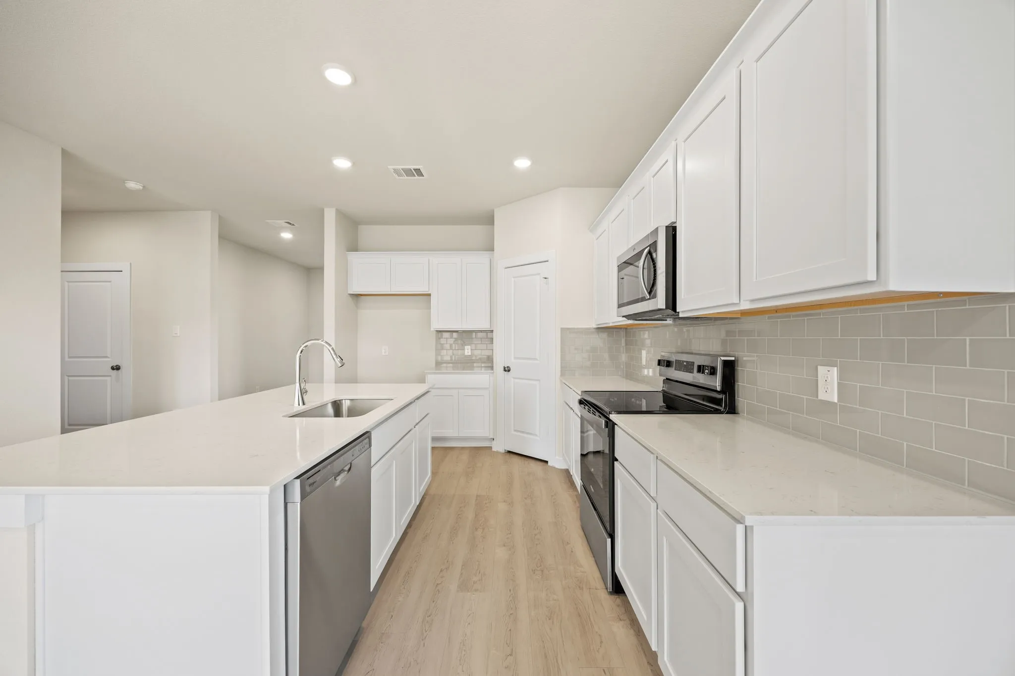 Single Family Residence For Sale in Tarrant County , 1048 Miraverde Trail, Crowley, Texas 76036, 3 Bedroom, 2 Bathroom, 2 Garage spaces, 1,786 Sqft, built in 2025, New Construction - Complete, mls#21095397, Real Estate Agent in Crowley, Homes For Sale in Tarrant county, Homes For Sale in Crowley, Realtor in Crowley Texas, Real Estate Brokerage Independent Realty Texas, Luminita Cordes Realtor