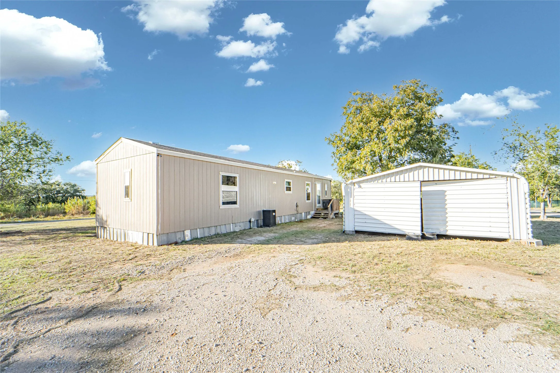 Mobile Home For Sale in Stephens County , 605 S Butte Street, Breckenridge, Texas 76424, 2 Bedroom, 2 Bathroom, Garage spaces, 896 Sqft, built in 2015, Preowned, mls#21072206, Real Estate Agent in Breckenridge, Homes For Sale in Stephens county, Homes For Sale in Breckenridge, Realtor in Breckenridge Texas, Real Estate Brokerage Independent Realty Texas, Luminita Cordes Realtor