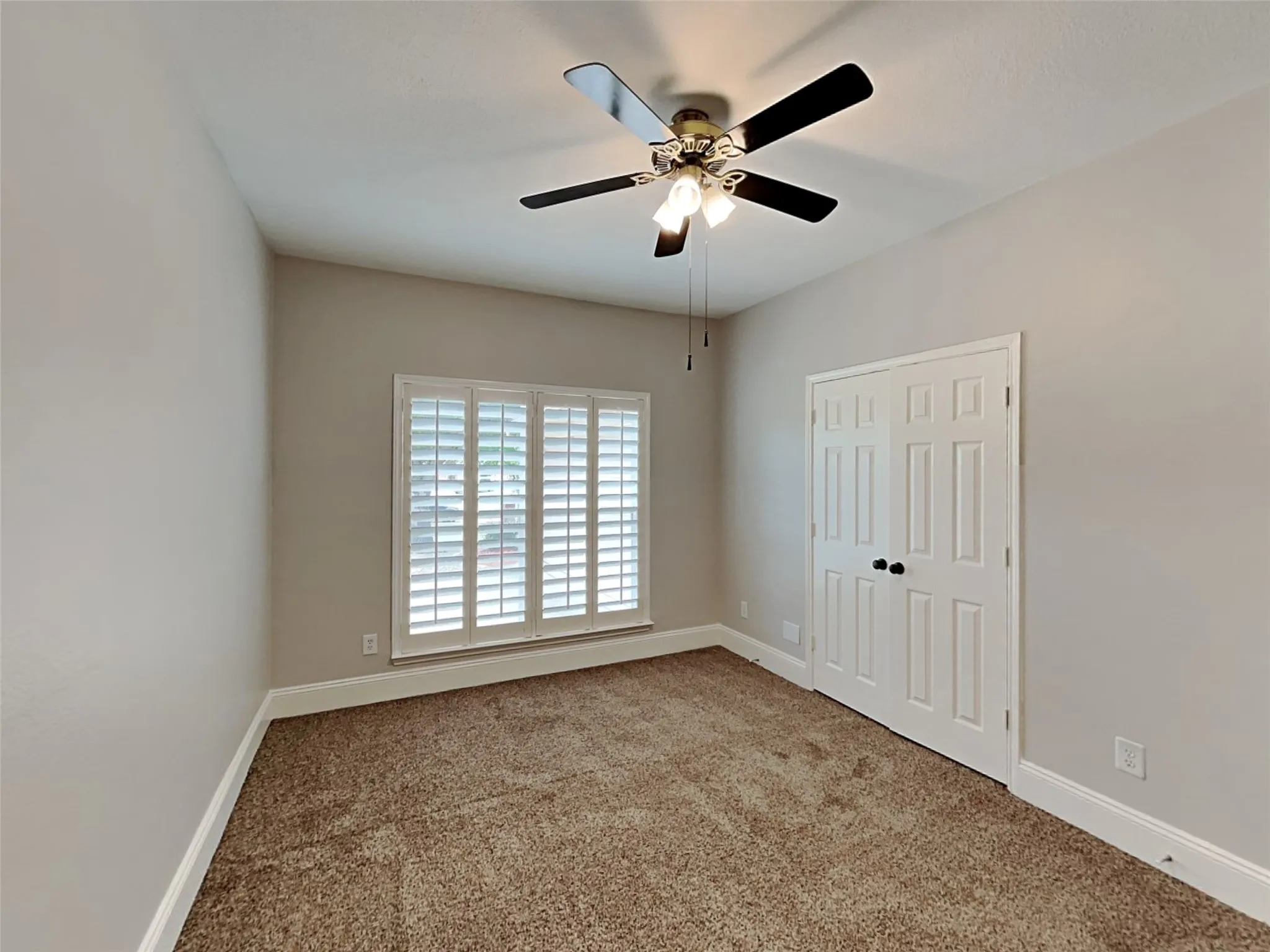 Single Family Residence For Sale in Dallas County , 2001 San Simeon Drive, Mesquite, Texas 75181, 3 Bedroom, 2 Bathroom, 2 Garage spaces, 2,059 Sqft, built in 2001, mls#21095711, Real Estate Agent in Mesquite, Homes For Sale in Dallas county, Homes For Sale in Mesquite, Realtor in Mesquite Texas, Real Estate Brokerage Independent Realty Texas, Luminita Cordes Realtor