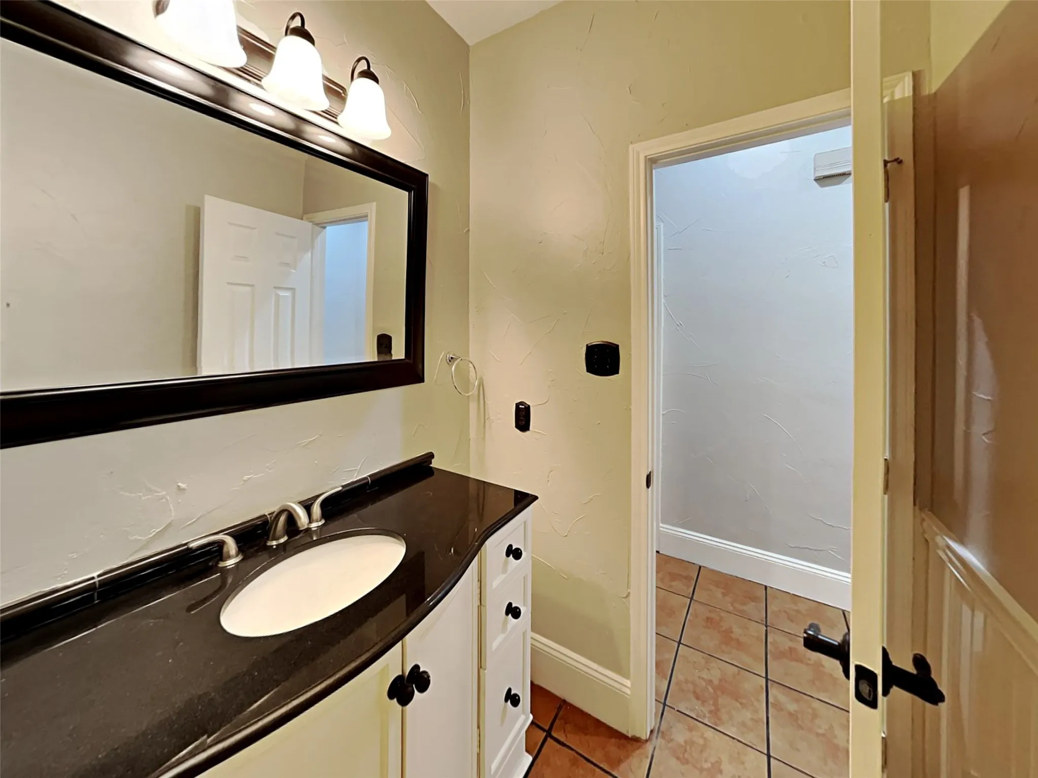 Single Family Residence For Sale in Dallas County , 2001 San Simeon Drive, Mesquite, Texas 75181, 3 Bedroom, 2 Bathroom, 2 Garage spaces, 2,059 Sqft, built in 2001, mls#21095711, Real Estate Agent in Mesquite, Homes For Sale in Dallas county, Homes For Sale in Mesquite, Realtor in Mesquite Texas, Real Estate Brokerage Independent Realty Texas, Luminita Cordes Realtor