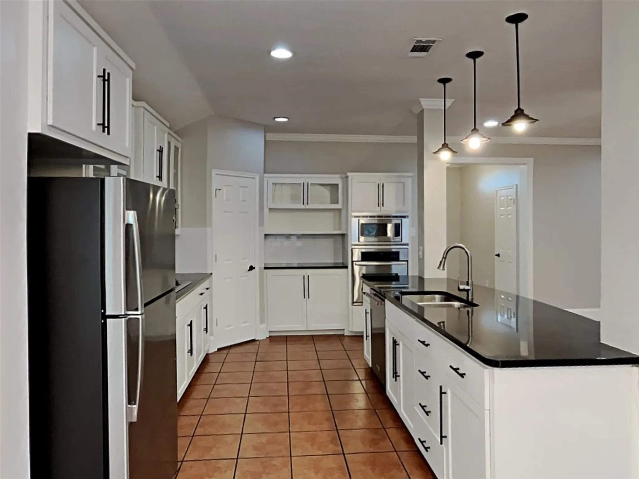 Single Family Residence For Sale in Dallas County , 2001 San Simeon Drive, Mesquite, Texas 75181, 3 Bedroom, 2 Bathroom, 2 Garage spaces, 2,059 Sqft, built in 2001, mls#21095711, Real Estate Agent in Mesquite, Homes For Sale in Dallas county, Homes For Sale in Mesquite, Realtor in Mesquite Texas, Real Estate Brokerage Independent Realty Texas, Luminita Cordes Realtor