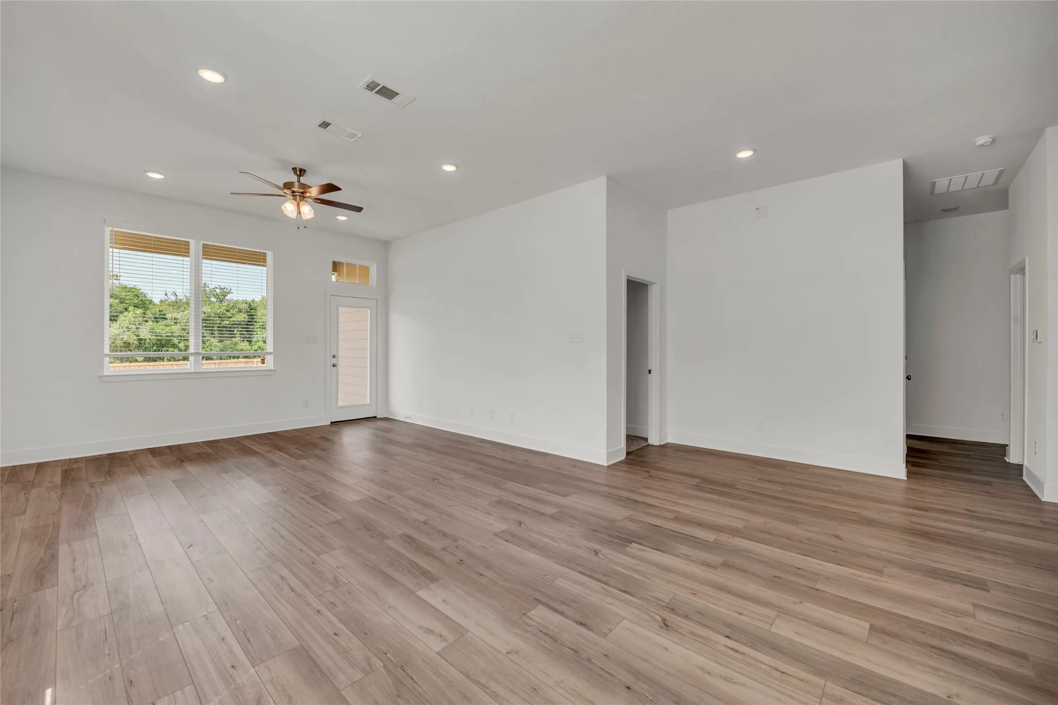 Single Family Residence For Sale in Mc Lennan County , 8012 Candy Lane, Waco, Texas 76708, 4 Bedroom, 3 Bathroom, 2 Garage spaces, 2,043 Sqft, built in 2025, mls#21095739, Real Estate Agent in Waco, Homes For Sale in Mc Lennan county, Homes For Sale in Waco, Realtor in Waco Texas, Real Estate Brokerage Independent Realty Texas, Luminita Cordes Realtor