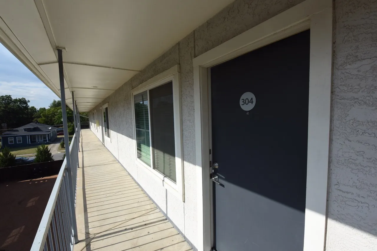 Apartment For Rent in Dallas County , 5404 Reiger Avenue 304, Dallas, Texas 75214, 2 Bedroom, 1 Bathroom, Garage spaces, 778 Sqft, built in 1986, Preowned, mls#21095773, Real Estate Agent in Dallas, Homes For Rent in Dallas county, Homes For Rent in Dallas, Realtor in Dallas Texas, Real Estate Brokerage Independent Realty Texas, Luminita Cordes Realtor
