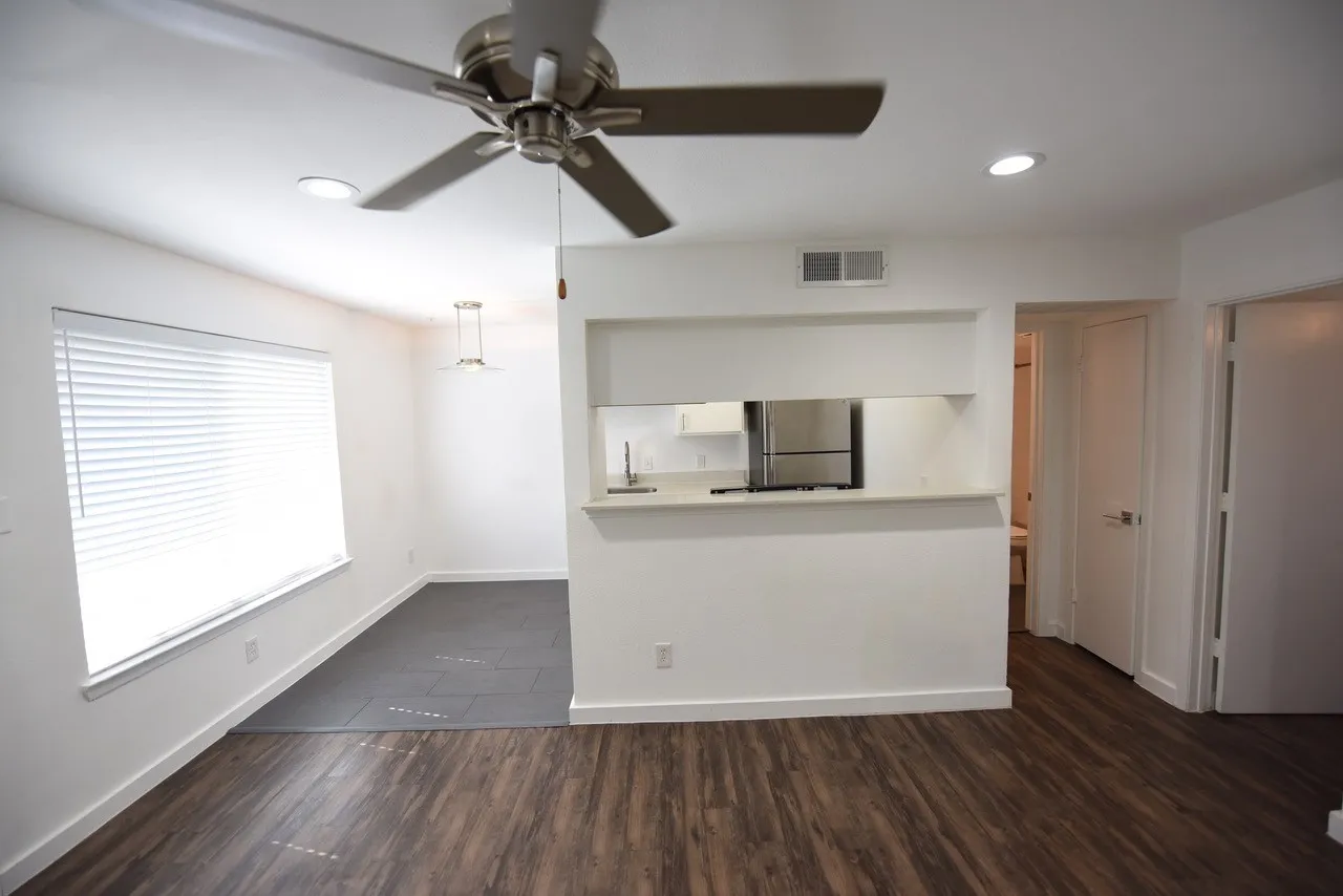 Apartment For Rent in Dallas County , 5404 Reiger Avenue 304, Dallas, Texas 75214, 2 Bedroom, 1 Bathroom, Garage spaces, 778 Sqft, built in 1986, Preowned, mls#21095773, Real Estate Agent in Dallas, Homes For Rent in Dallas county, Homes For Rent in Dallas, Realtor in Dallas Texas, Real Estate Brokerage Independent Realty Texas, Luminita Cordes Realtor