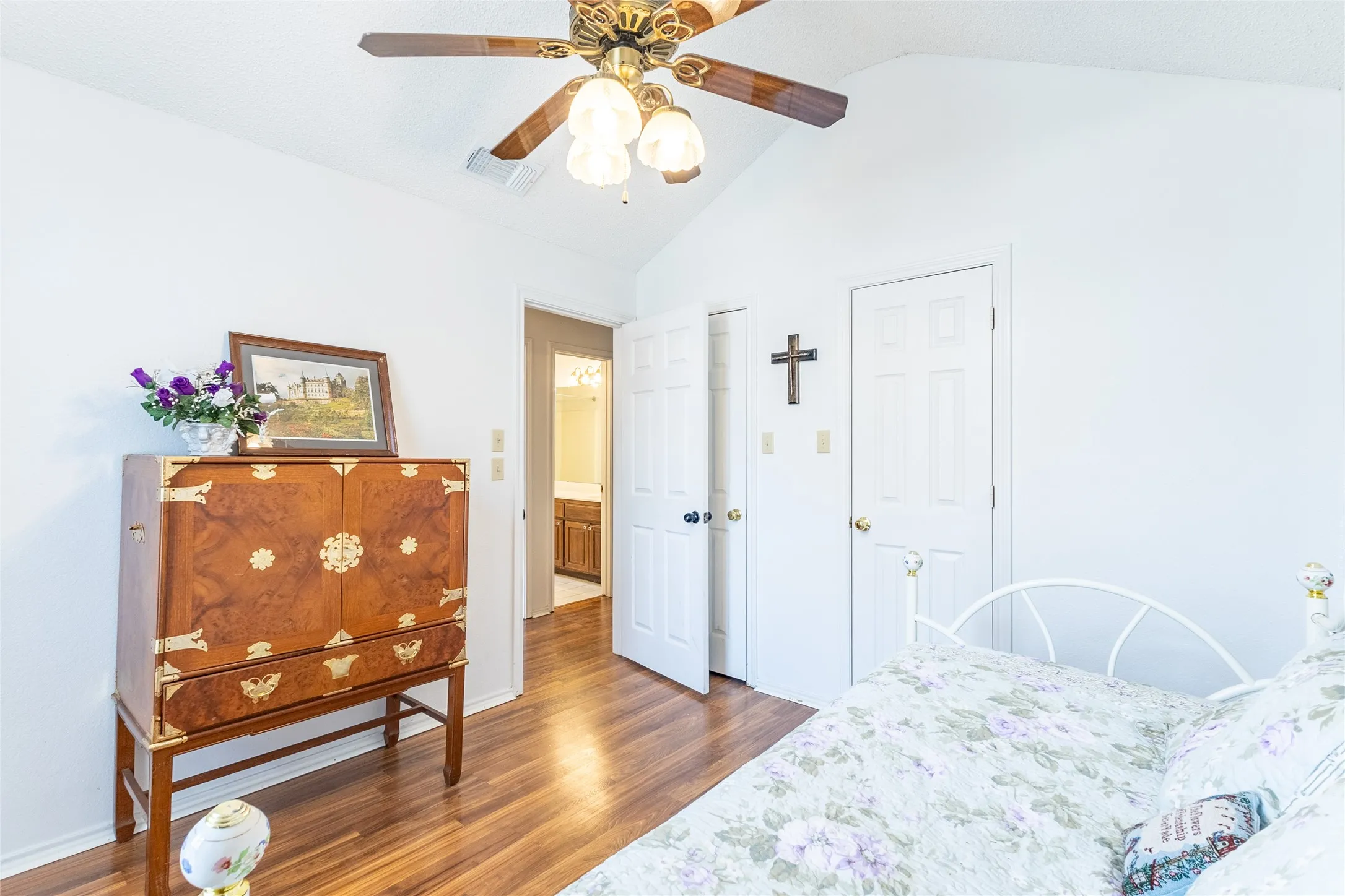 Single Family Residence For Sale in Dallas County , 8518 Bridgewater Drive, Rowlett, Texas 75088, 3 Bedroom, 2 Bathroom, 2 Garage spaces, 1,941 Sqft, built in 1991, Preowned, mls#21095856, Real Estate Agent in Rowlett, Homes For Sale in Dallas county, Homes For Sale in Rowlett, Realtor in Rowlett Texas, Real Estate Brokerage Independent Realty Texas, Luminita Cordes Realtor