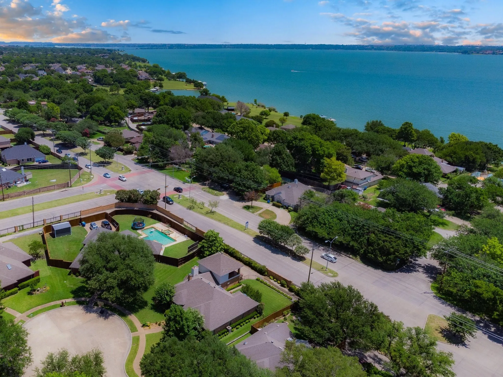 Single Family Residence For Sale in Dallas County , 8518 Bridgewater Drive, Rowlett, Texas 75088, 3 Bedroom, 2 Bathroom, 2 Garage spaces, 1,941 Sqft, built in 1991, Preowned, mls#21095856, Real Estate Agent in Rowlett, Homes For Sale in Dallas county, Homes For Sale in Rowlett, Realtor in Rowlett Texas, Real Estate Brokerage Independent Realty Texas, Luminita Cordes Realtor