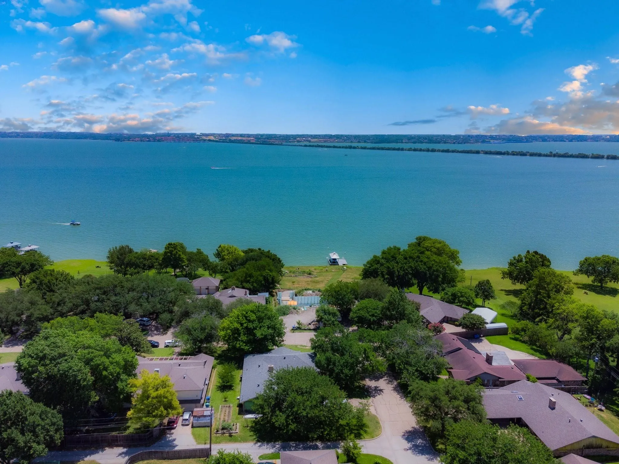 Single Family Residence For Sale in Dallas County , 8518 Bridgewater Drive, Rowlett, Texas 75088, 3 Bedroom, 2 Bathroom, 2 Garage spaces, 1,941 Sqft, built in 1991, Preowned, mls#21095856, Real Estate Agent in Rowlett, Homes For Sale in Dallas county, Homes For Sale in Rowlett, Realtor in Rowlett Texas, Real Estate Brokerage Independent Realty Texas, Luminita Cordes Realtor