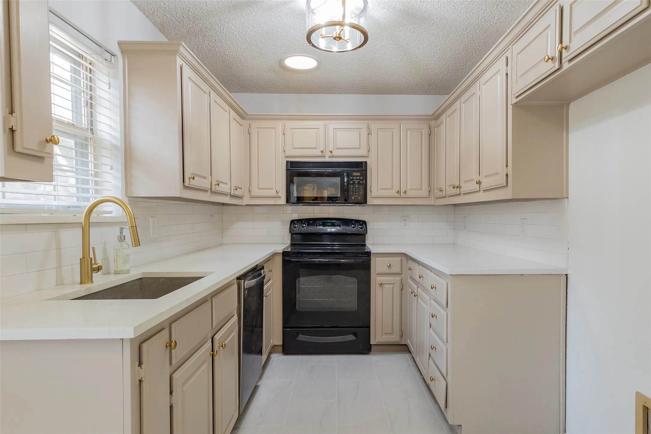Brand New Kitchen!
