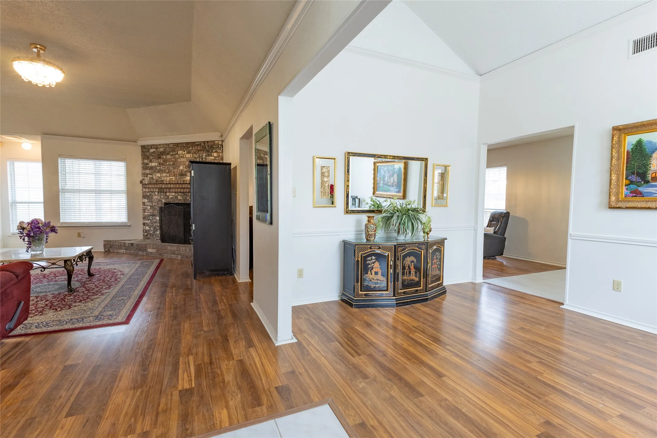 Single Family Residence For Sale in Dallas County , 8518 Bridgewater Drive, Rowlett, Texas 75088, 3 Bedroom, 2 Bathroom, 2 Garage spaces, 1,941 Sqft, built in 1991, Preowned, mls#21095856, Real Estate Agent in Rowlett, Homes For Sale in Dallas county, Homes For Sale in Rowlett, Realtor in Rowlett Texas, Real Estate Brokerage Independent Realty Texas, Luminita Cordes Realtor