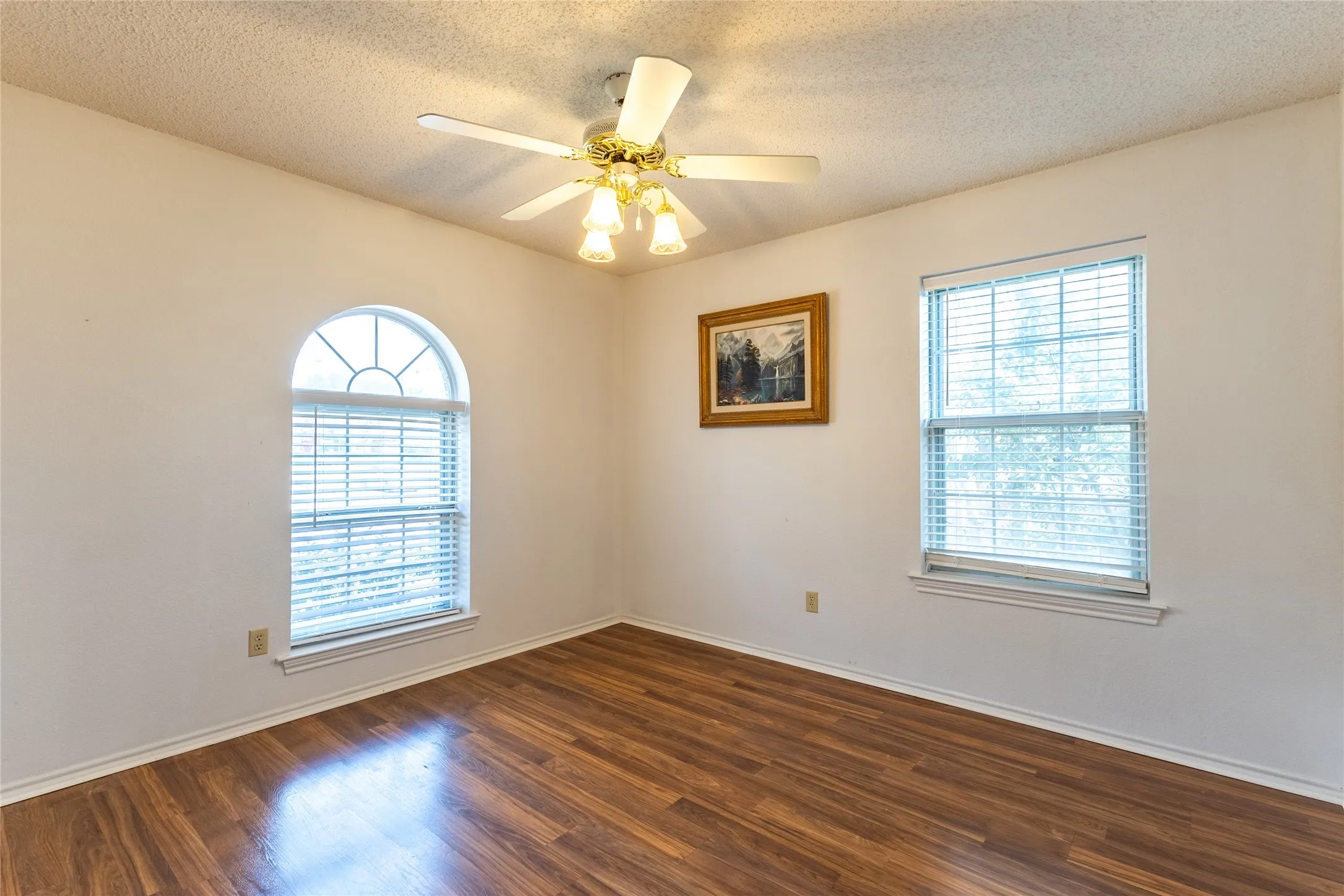 Single Family Residence For Sale in Dallas County , 8518 Bridgewater Drive, Rowlett, Texas 75088, 3 Bedroom, 2 Bathroom, 2 Garage spaces, 1,941 Sqft, built in 1991, Preowned, mls#21095856, Real Estate Agent in Rowlett, Homes For Sale in Dallas county, Homes For Sale in Rowlett, Realtor in Rowlett Texas, Real Estate Brokerage Independent Realty Texas, Luminita Cordes Realtor