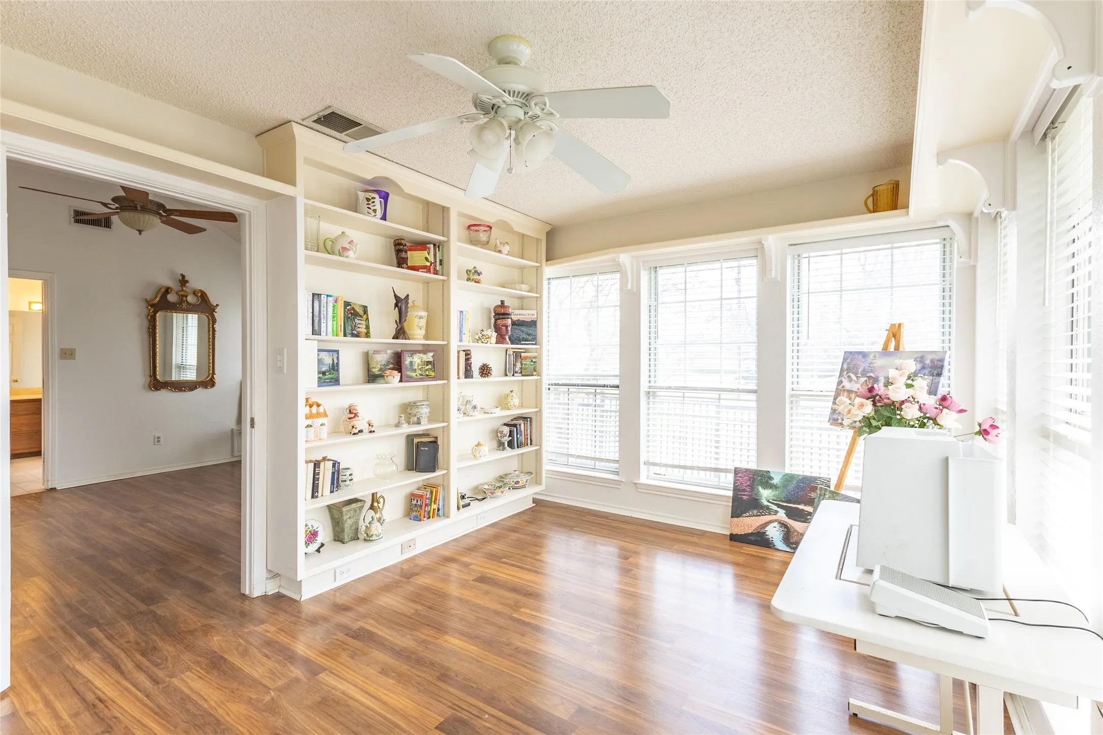 Single Family Residence For Sale in Dallas County , 8518 Bridgewater Drive, Rowlett, Texas 75088, 3 Bedroom, 2 Bathroom, 2 Garage spaces, 1,941 Sqft, built in 1991, Preowned, mls#21095856, Real Estate Agent in Rowlett, Homes For Sale in Dallas county, Homes For Sale in Rowlett, Realtor in Rowlett Texas, Real Estate Brokerage Independent Realty Texas, Luminita Cordes Realtor