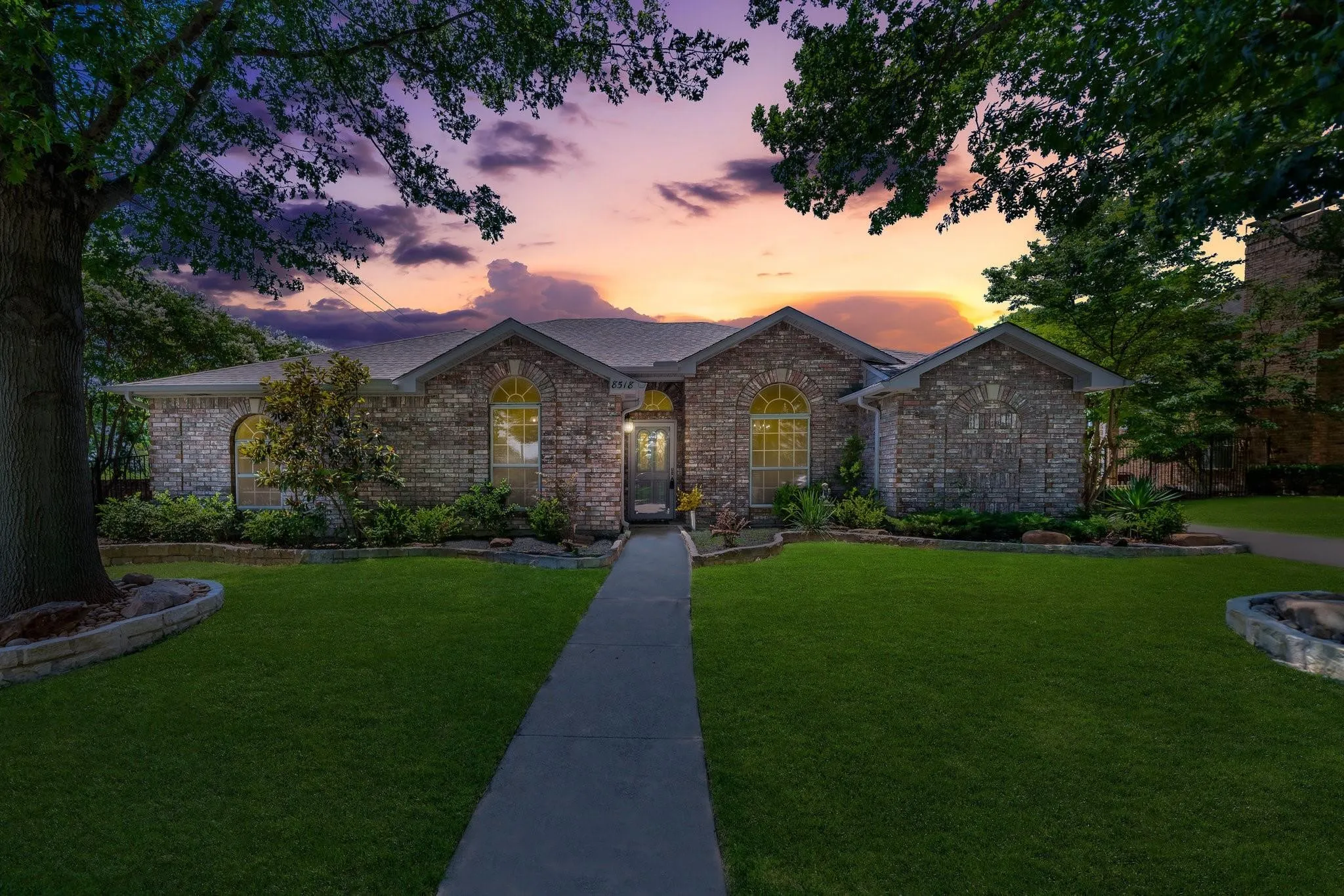 Single Family Residence For Sale in Dallas County , 8518 Bridgewater Drive, Rowlett, Texas 75088, 3 Bedroom, 2 Bathroom, 2 Garage spaces, 1,941 Sqft, built in 1991, Preowned, mls#21095856, Real Estate Agent in Rowlett, Homes For Sale in Dallas county, Homes For Sale in Rowlett, Realtor in Rowlett Texas, Real Estate Brokerage Independent Realty Texas, Luminita Cordes Realtor