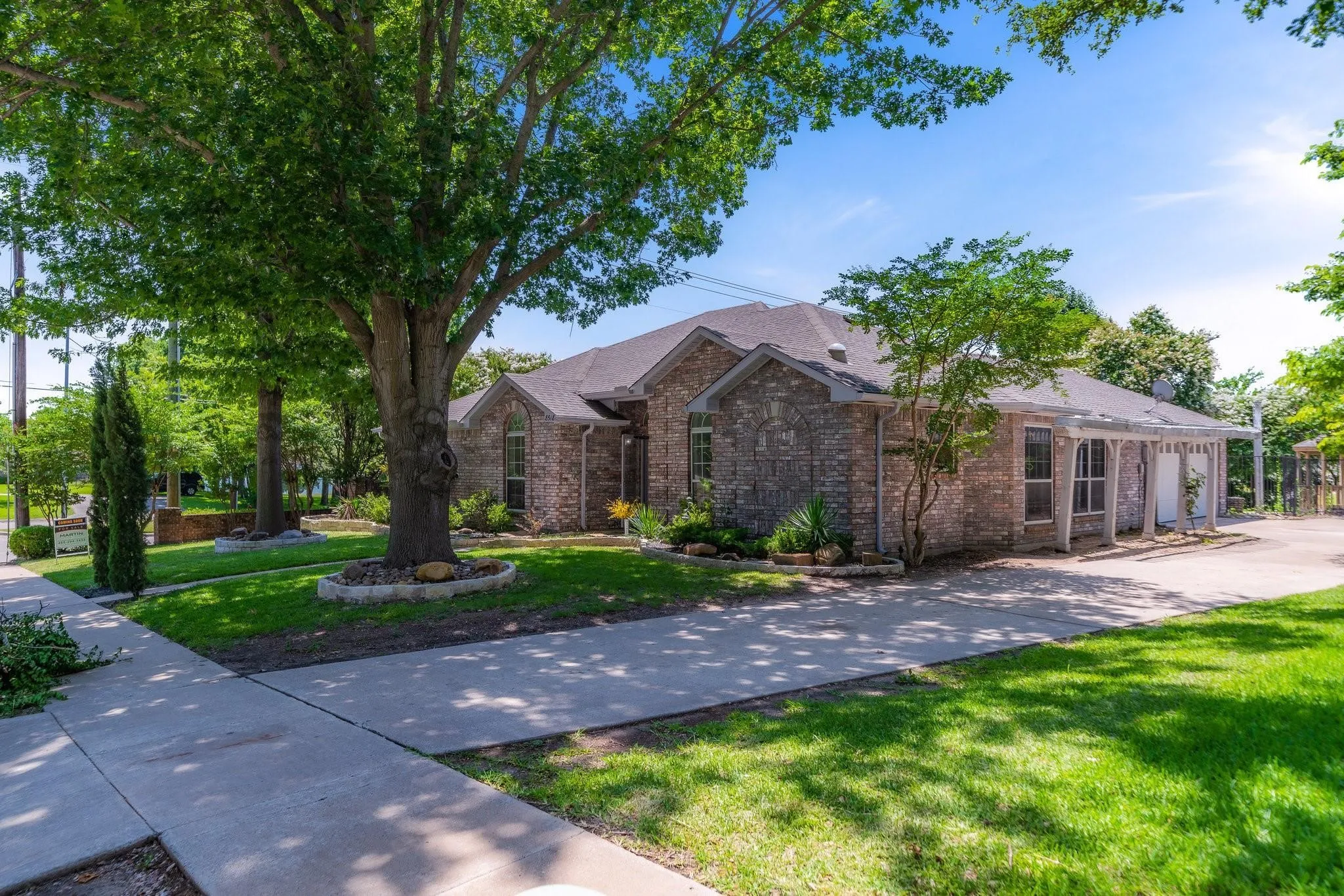 Single Family Residence For Sale in Dallas County , 8518 Bridgewater Drive, Rowlett, Texas 75088, 3 Bedroom, 2 Bathroom, 2 Garage spaces, 1,941 Sqft, built in 1991, Preowned, mls#21095856, Real Estate Agent in Rowlett, Homes For Sale in Dallas county, Homes For Sale in Rowlett, Realtor in Rowlett Texas, Real Estate Brokerage Independent Realty Texas, Luminita Cordes Realtor