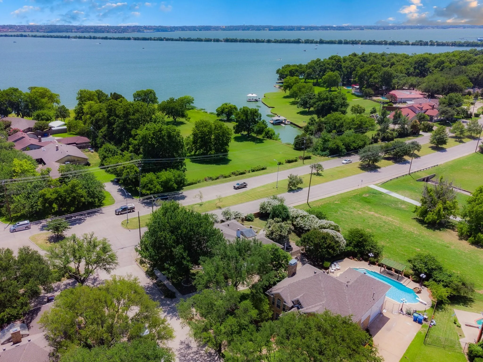 Single Family Residence For Sale in Dallas County , 8518 Bridgewater Drive, Rowlett, Texas 75088, 3 Bedroom, 2 Bathroom, 2 Garage spaces, 1,941 Sqft, built in 1991, Preowned, mls#21095856, Real Estate Agent in Rowlett, Homes For Sale in Dallas county, Homes For Sale in Rowlett, Realtor in Rowlett Texas, Real Estate Brokerage Independent Realty Texas, Luminita Cordes Realtor
