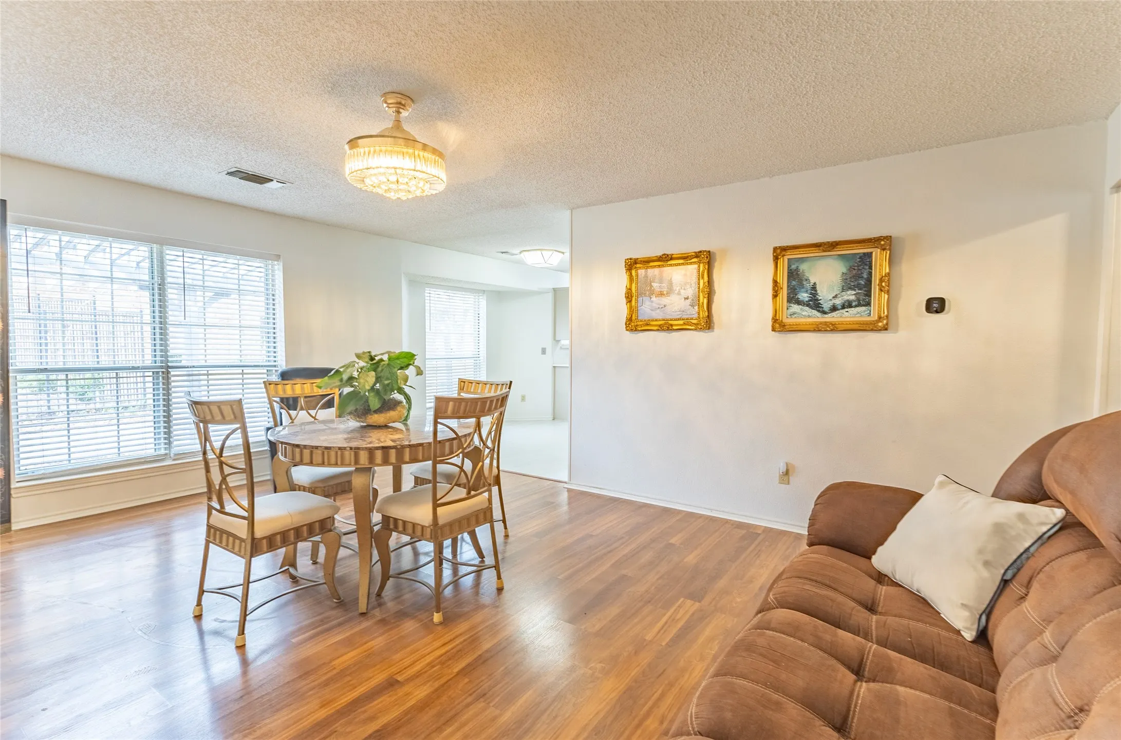 Single Family Residence For Sale in Dallas County , 8518 Bridgewater Drive, Rowlett, Texas 75088, 3 Bedroom, 2 Bathroom, 2 Garage spaces, 1,941 Sqft, built in 1991, Preowned, mls#21095856, Real Estate Agent in Rowlett, Homes For Sale in Dallas county, Homes For Sale in Rowlett, Realtor in Rowlett Texas, Real Estate Brokerage Independent Realty Texas, Luminita Cordes Realtor