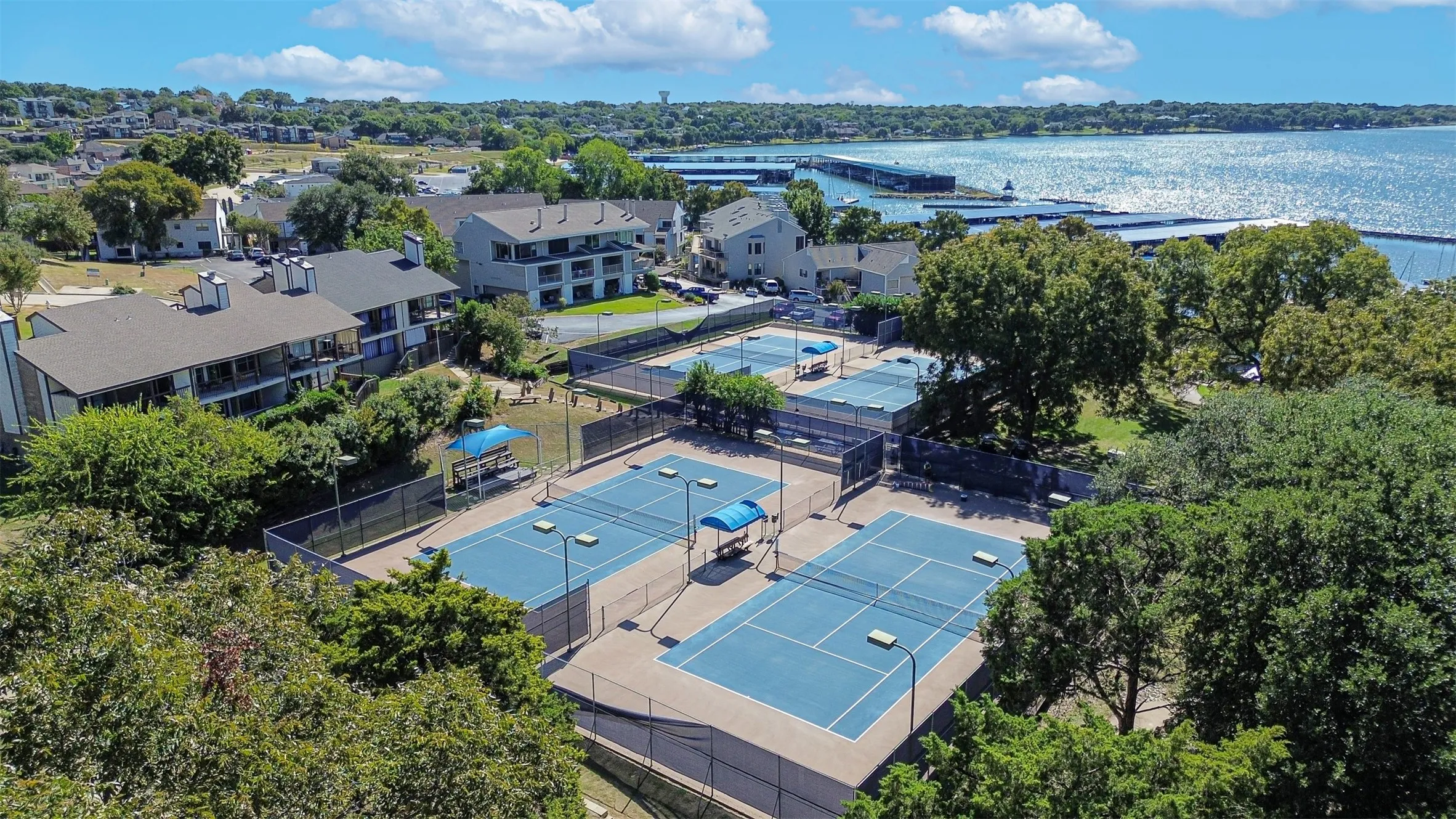 Single Family Residence For Sale in Rockwall County , 205 Yacht Club Drive, Rockwall, Texas 75032, 4 Bedroom, 3 Bathroom, 2 Garage spaces, 3,368 Sqft, built in 1983, Preowned, mls#21089589, Real Estate Agent in Rockwall, Homes For Sale in Rockwall county, Homes For Sale in Rockwall, Realtor in Rockwall Texas, Real Estate Brokerage Independent Realty Texas, Luminita Cordes Realtor