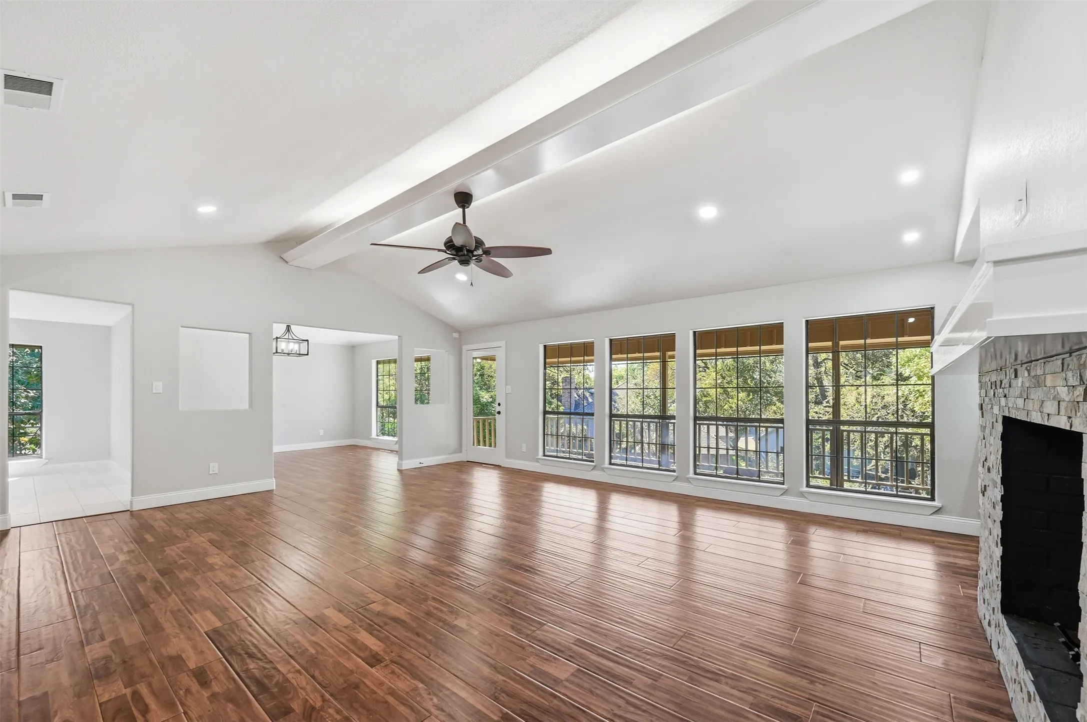 Single Family Residence For Sale in Rockwall County , 205 Yacht Club Drive, Rockwall, Texas 75032, 4 Bedroom, 3 Bathroom, 2 Garage spaces, 3,368 Sqft, built in 1983, Preowned, mls#21089589, Real Estate Agent in Rockwall, Homes For Sale in Rockwall county, Homes For Sale in Rockwall, Realtor in Rockwall Texas, Real Estate Brokerage Independent Realty Texas, Luminita Cordes Realtor