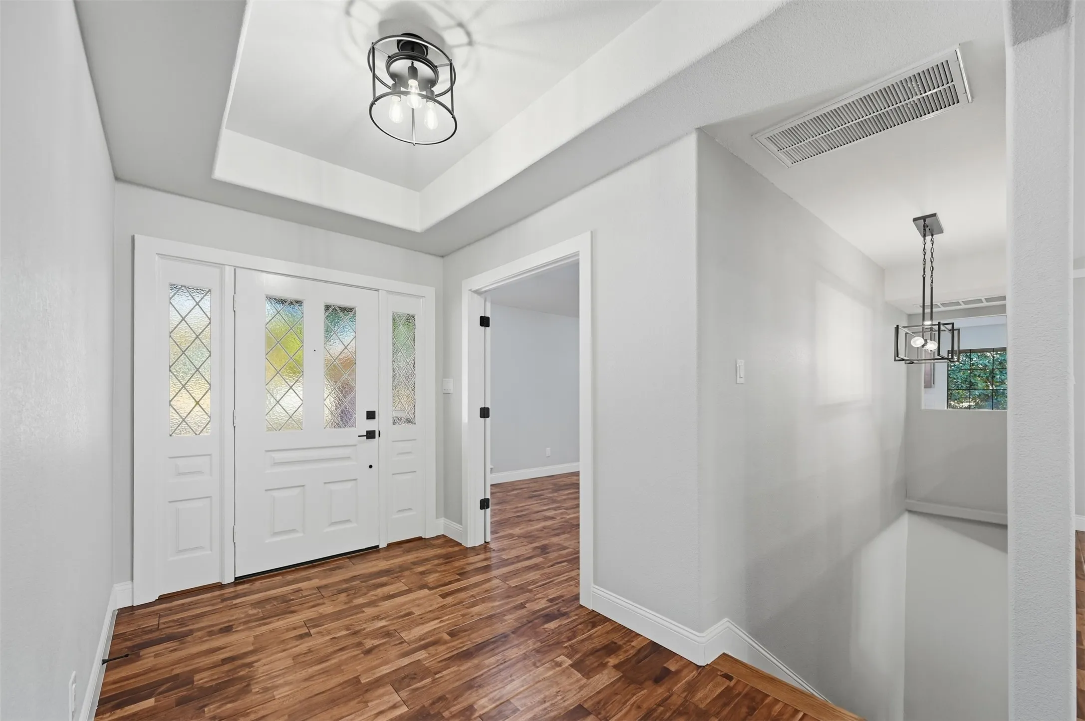 Single Family Residence For Sale in Rockwall County , 205 Yacht Club Drive, Rockwall, Texas 75032, 4 Bedroom, 3 Bathroom, 2 Garage spaces, 3,368 Sqft, built in 1983, Preowned, mls#21089589, Real Estate Agent in Rockwall, Homes For Sale in Rockwall county, Homes For Sale in Rockwall, Realtor in Rockwall Texas, Real Estate Brokerage Independent Realty Texas, Luminita Cordes Realtor