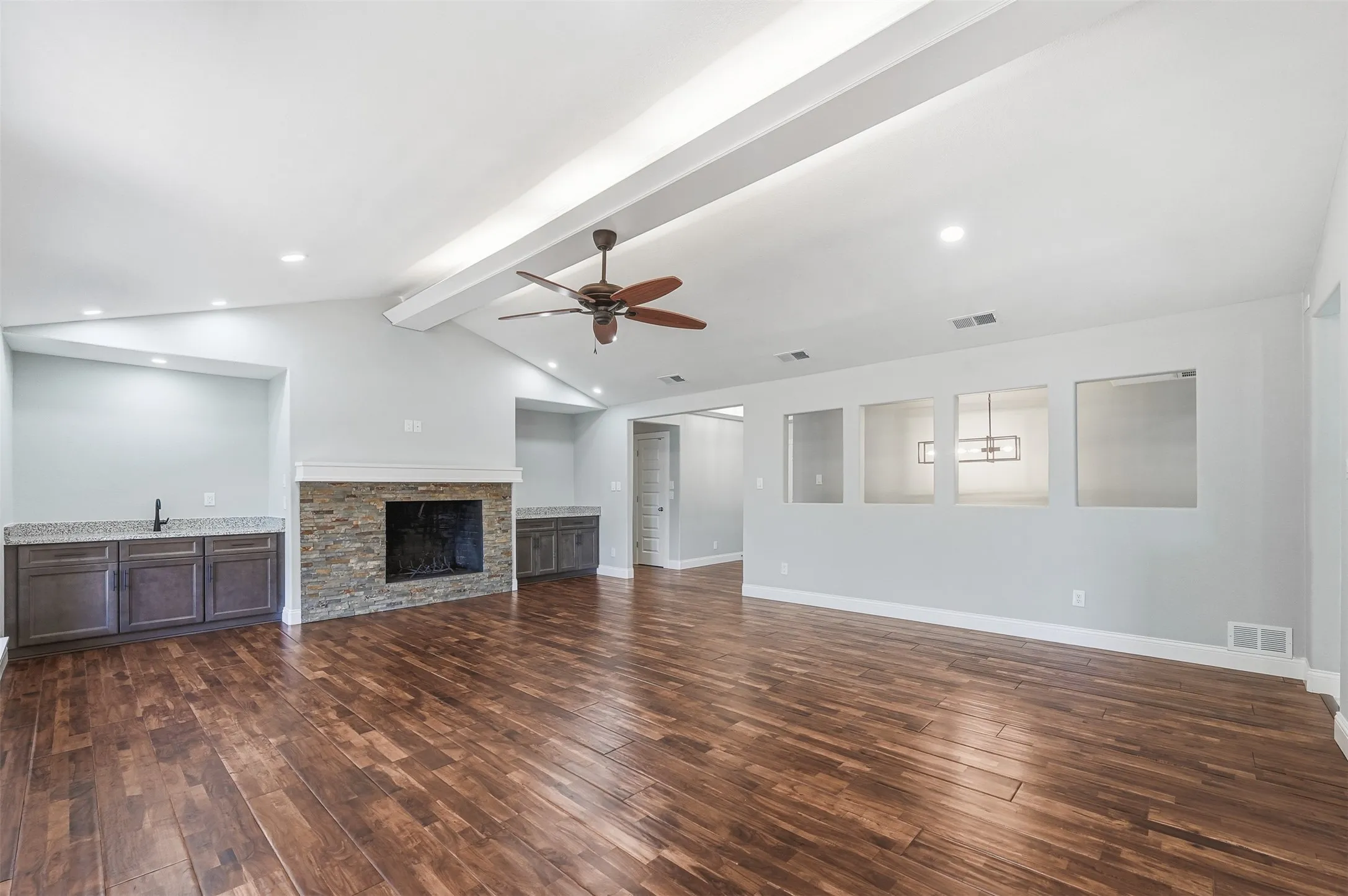 Single Family Residence For Sale in Rockwall County , 205 Yacht Club Drive, Rockwall, Texas 75032, 4 Bedroom, 3 Bathroom, 2 Garage spaces, 3,368 Sqft, built in 1983, Preowned, mls#21089589, Real Estate Agent in Rockwall, Homes For Sale in Rockwall county, Homes For Sale in Rockwall, Realtor in Rockwall Texas, Real Estate Brokerage Independent Realty Texas, Luminita Cordes Realtor