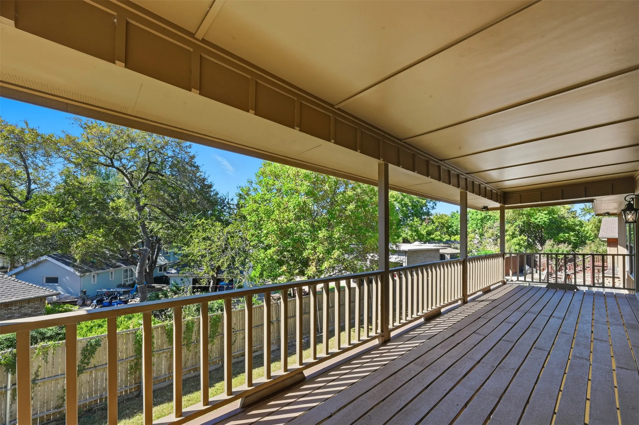 Single Family Residence For Sale in Rockwall County , 205 Yacht Club Drive, Rockwall, Texas 75032, 4 Bedroom, 3 Bathroom, 2 Garage spaces, 3,368 Sqft, built in 1983, Preowned, mls#21089589, Real Estate Agent in Rockwall, Homes For Sale in Rockwall county, Homes For Sale in Rockwall, Realtor in Rockwall Texas, Real Estate Brokerage Independent Realty Texas, Luminita Cordes Realtor