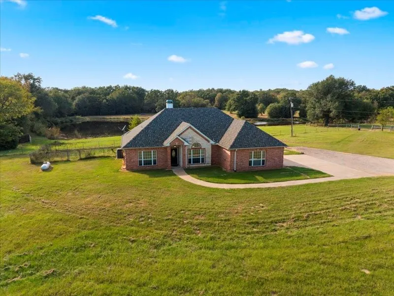Single Family Residence For Sale in Henderson County , 14856 Fm 59, Athens, Texas 75751, 3 Bedroom, 2 Bathroom, 2 Garage spaces, 2,421 Sqft, built in 2007, Preowned, mls#21091958, Real Estate Agent in Athens, Homes For Sale in Henderson county, Homes For Sale in Athens, Realtor in Athens Texas, Real Estate Brokerage Independent Realty Texas, Luminita Cordes Realtor